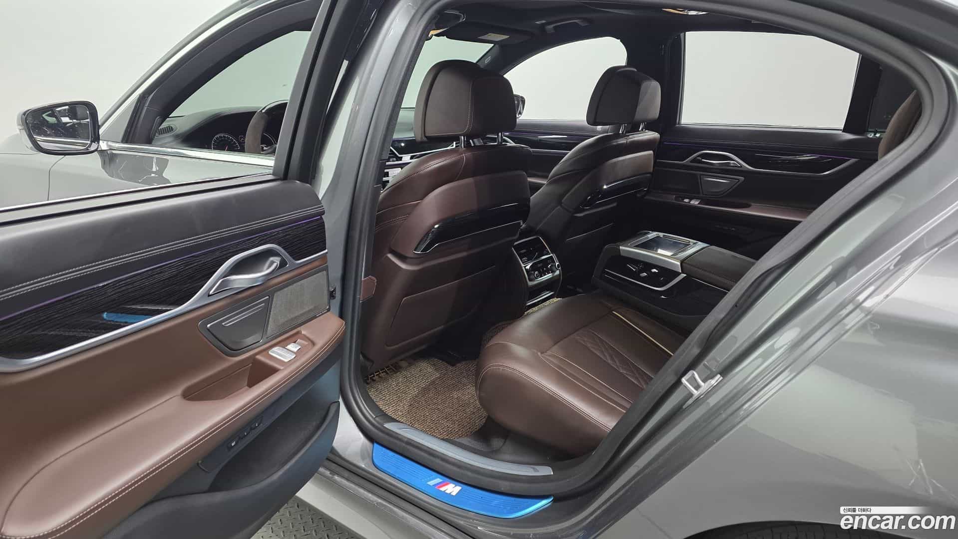 7-Series BMW 2018.11-INNER-036