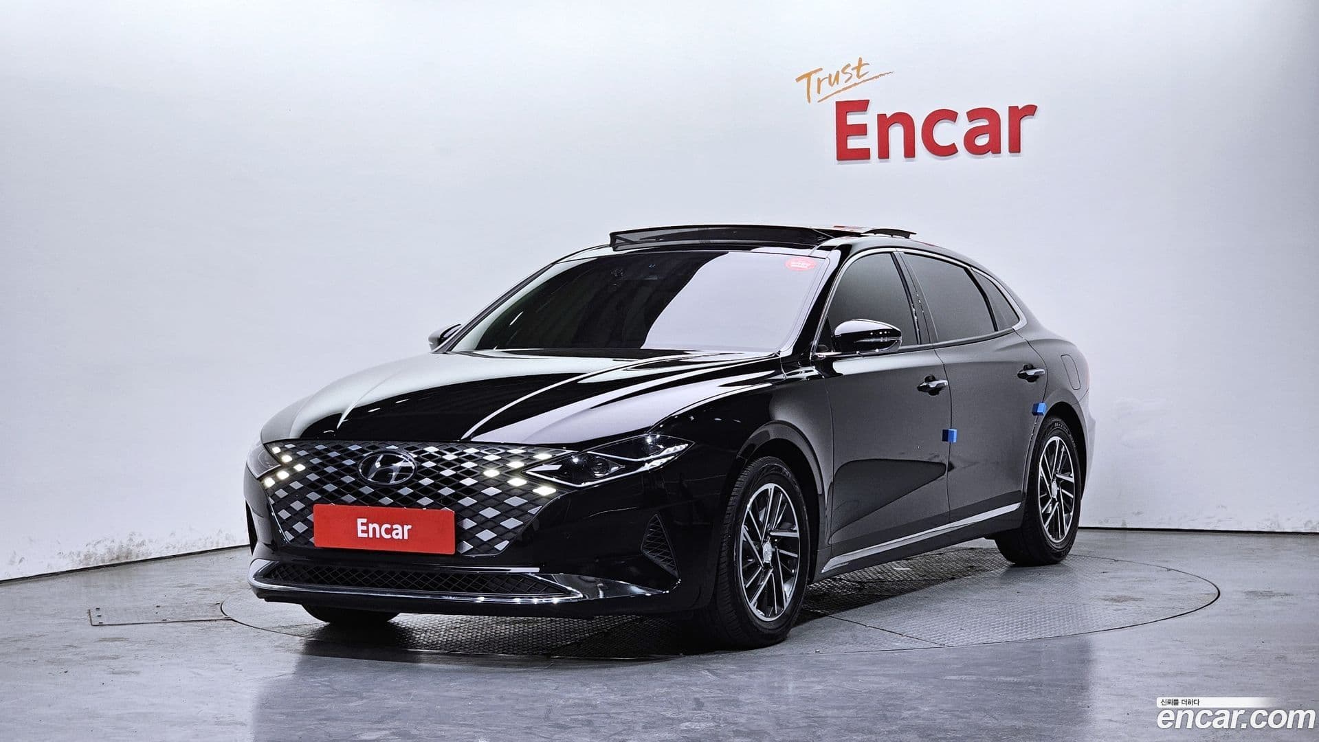 Main__Slider__Photo:Grandeur Hyundai 2022.6-0