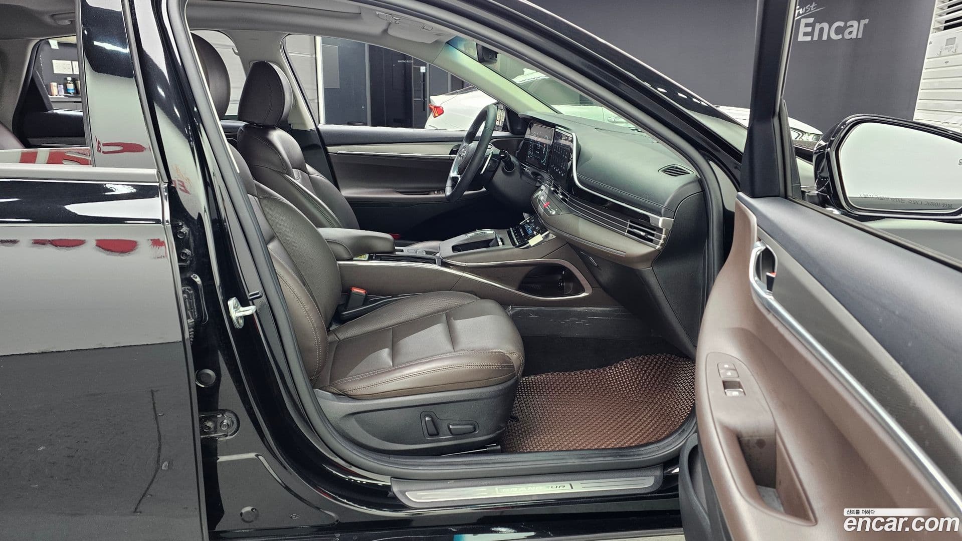 Main__Slider__Photo:Grandeur Hyundai 2022.6-10