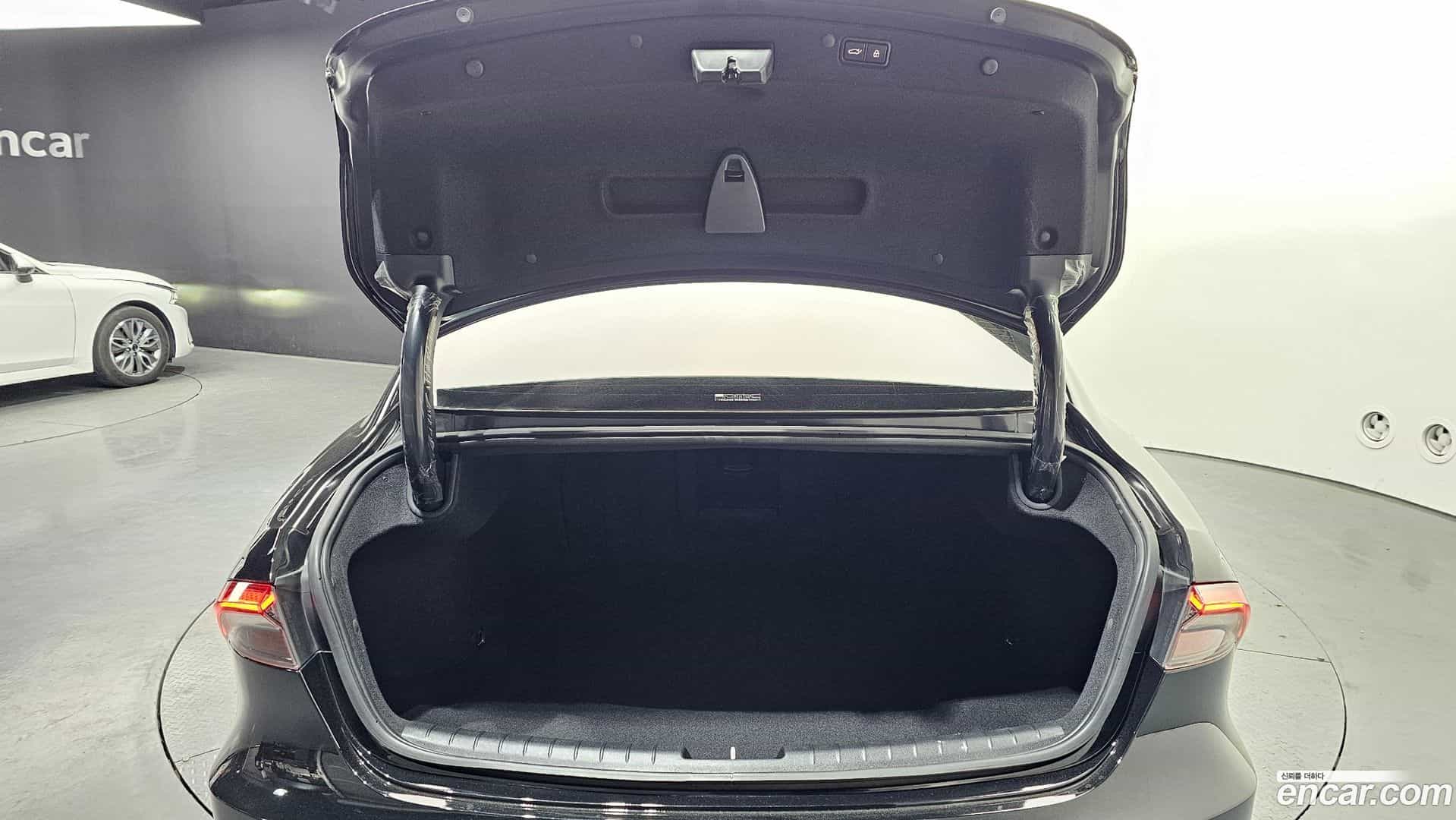 Grandeur Hyundai 2022.6-OPTION-024