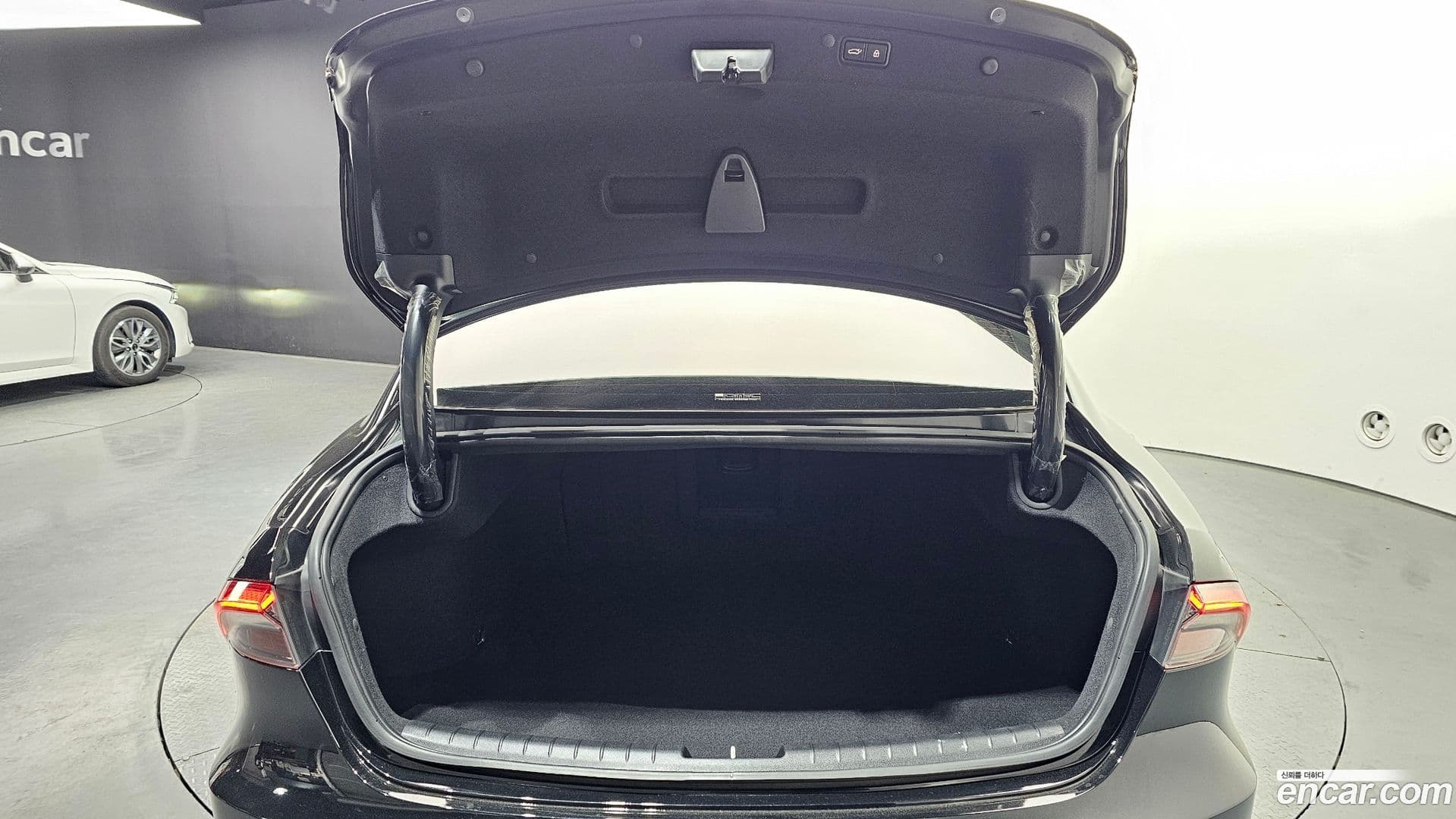 Main__Slider__Photo:Grandeur Hyundai 2022.6-19