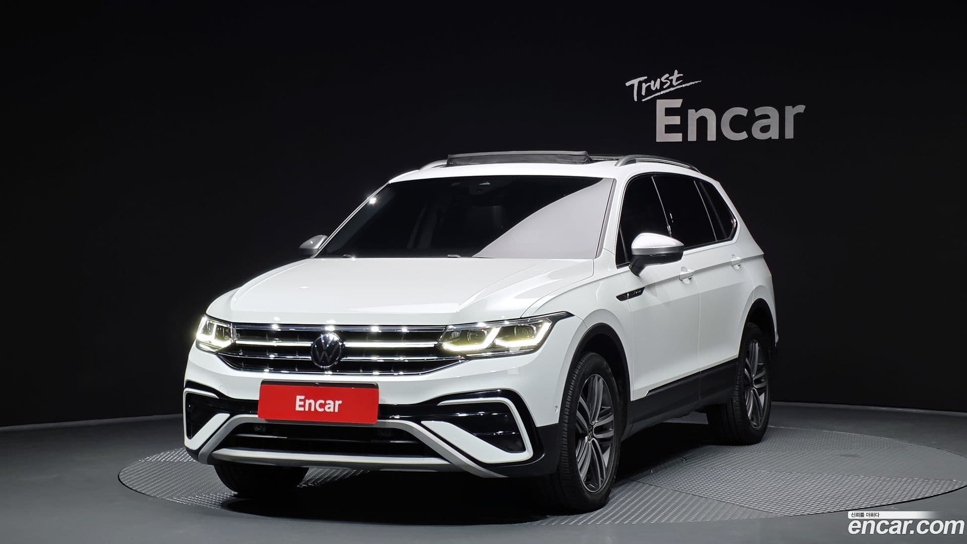 Main__Slider__Photo:Tiguan Volkswagen 2023.7-0