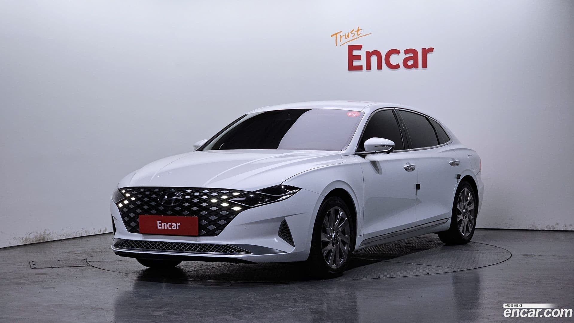 Main__Slider__Photo:Grandeur Hyundai 2021.2-0