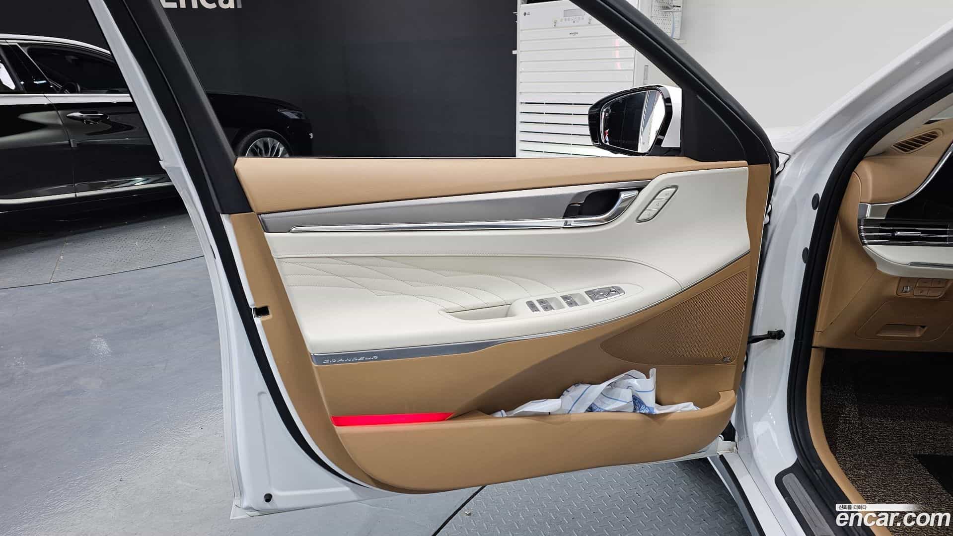 Grandeur Hyundai 2021.2-INNER-034