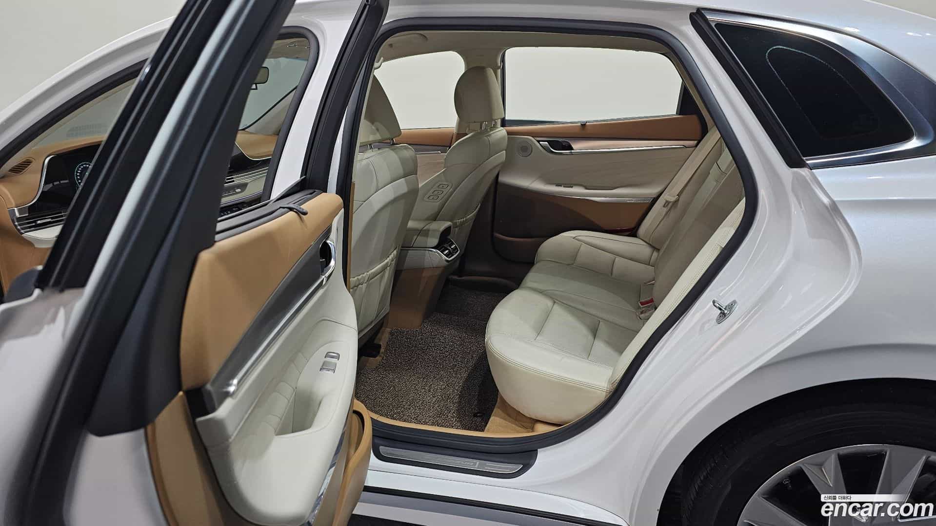 Grandeur Hyundai 2021.2-INNER-036