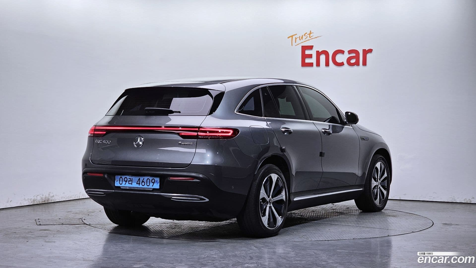 Main__Slider__Photo:EQC Mercedes-Benz 2020.10-1