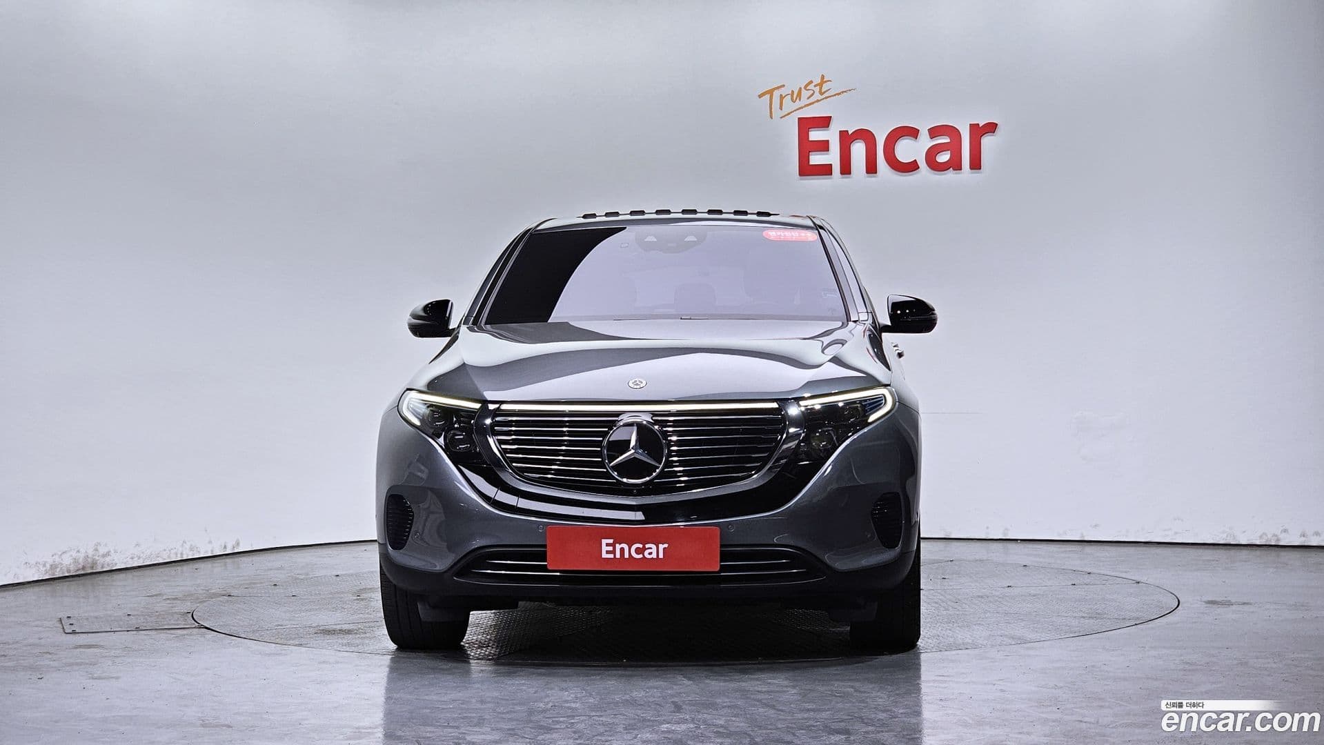 Main__Slider__Photo:EQC Mercedes-Benz 2020.10-2