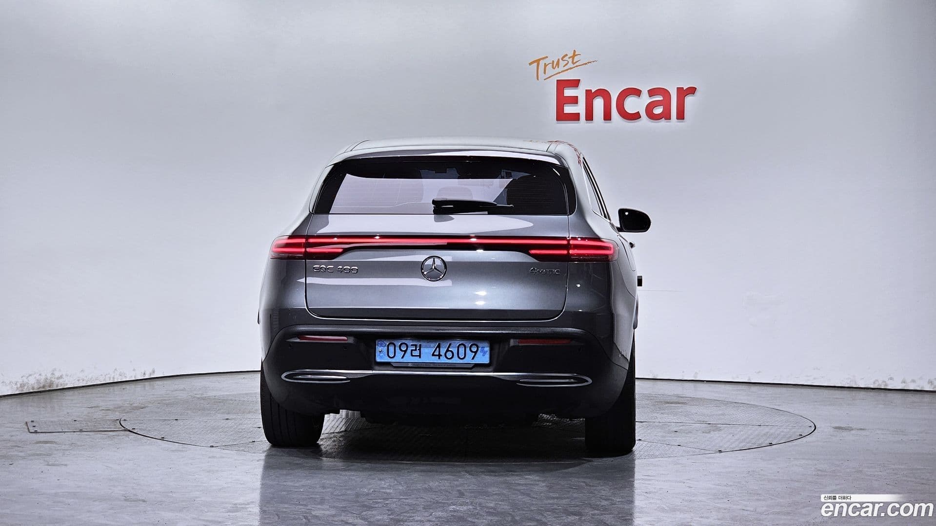 Main__Slider__Photo:EQC Mercedes-Benz 2020.10-3