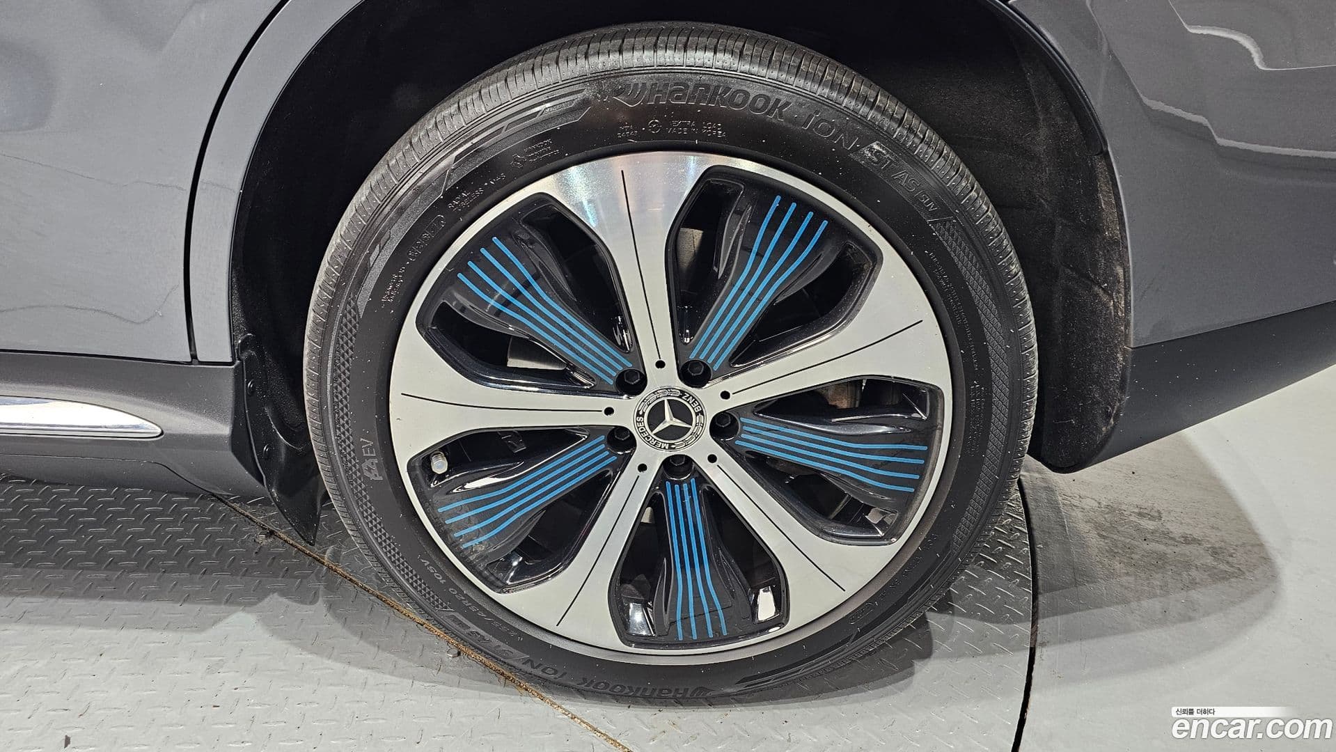 Main__Slider__Photo:EQC Mercedes-Benz 2020.10-4