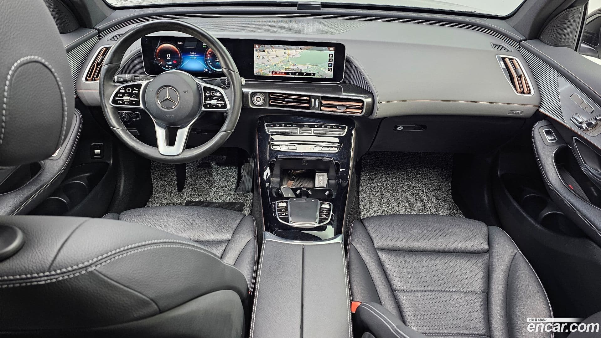 Main__Slider__Photo:EQC Mercedes-Benz 2020.10-6