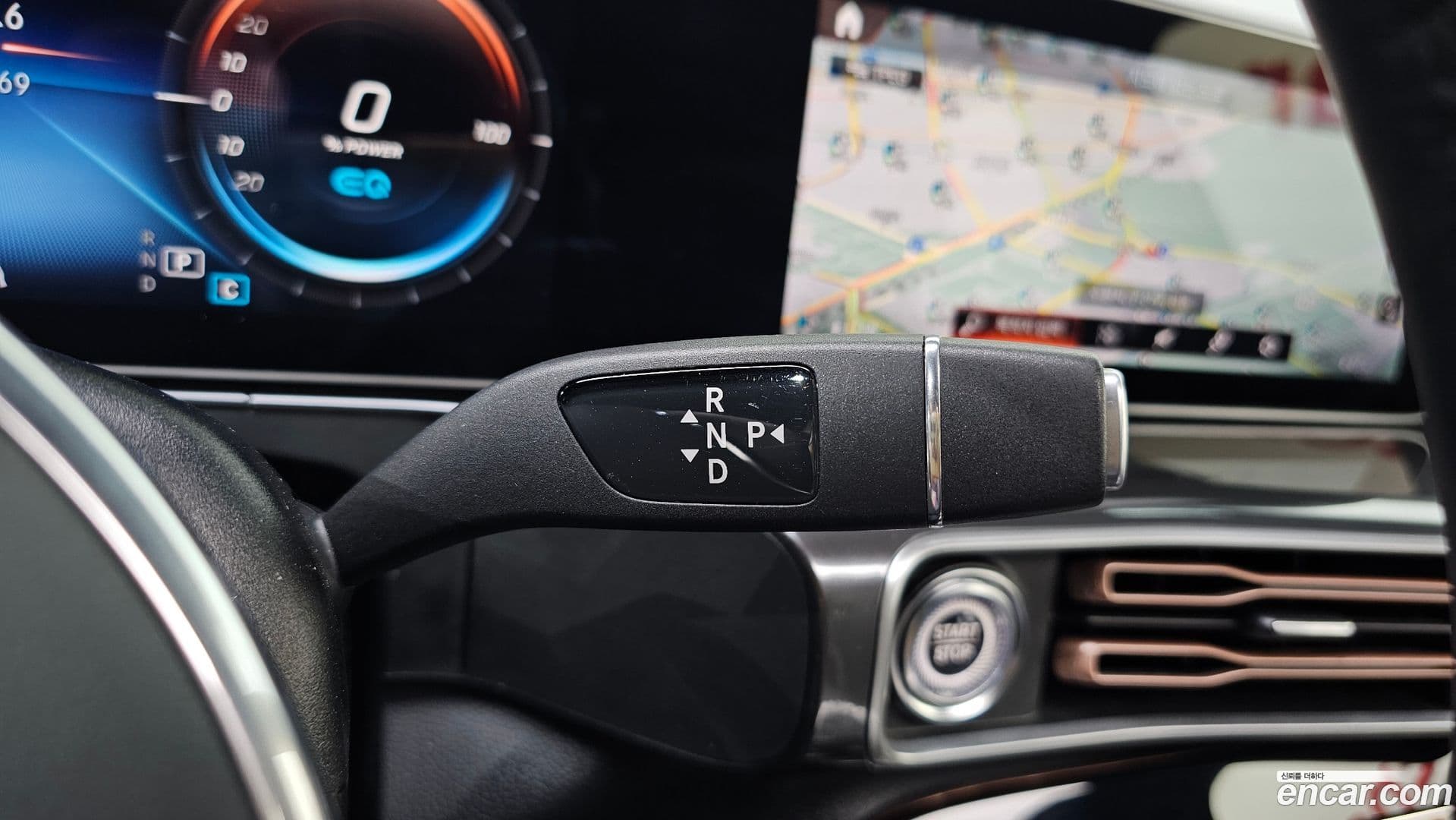 Main__Slider__Photo:EQC Mercedes-Benz 2020.10-8