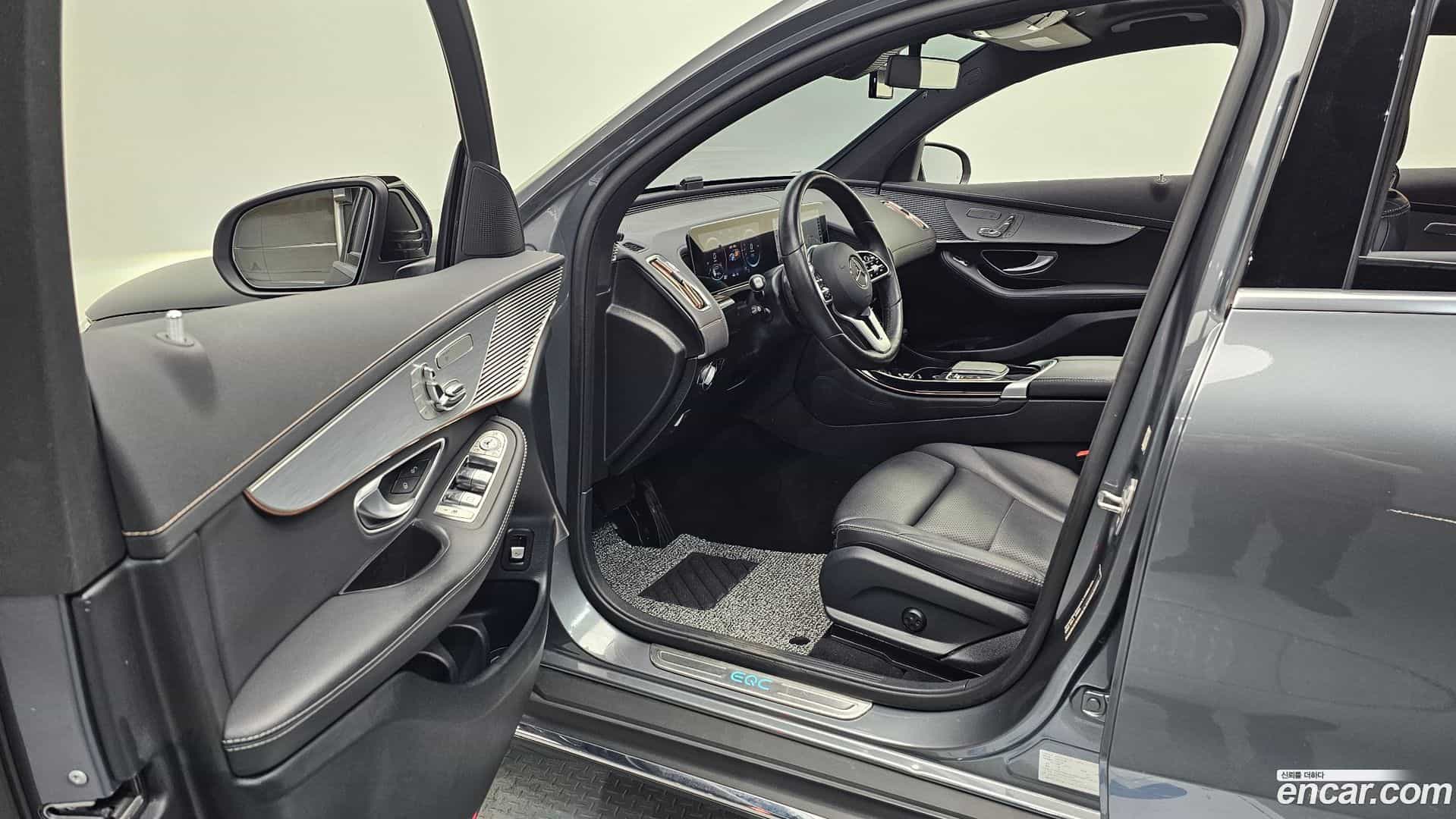 EQC Mercedes-Benz 2020.10-INNER-010