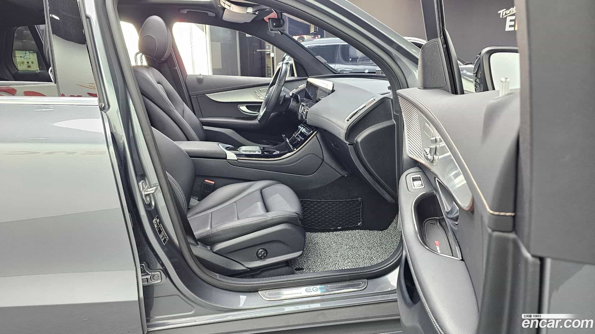 EQC Mercedes-Benz 2020.10-OPTION-015