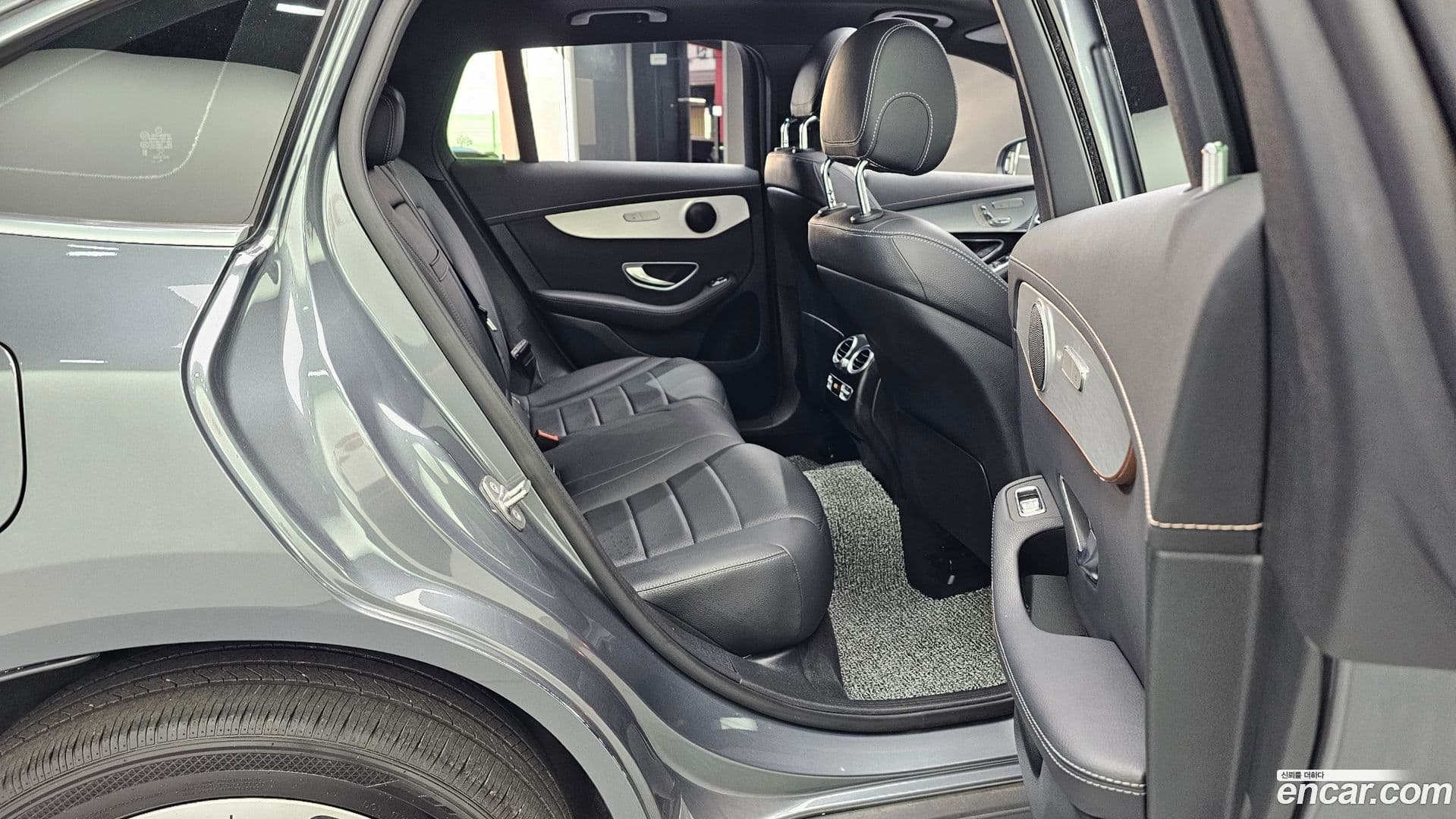 Main__Slider__Photo:EQC Mercedes-Benz 2020.10-11