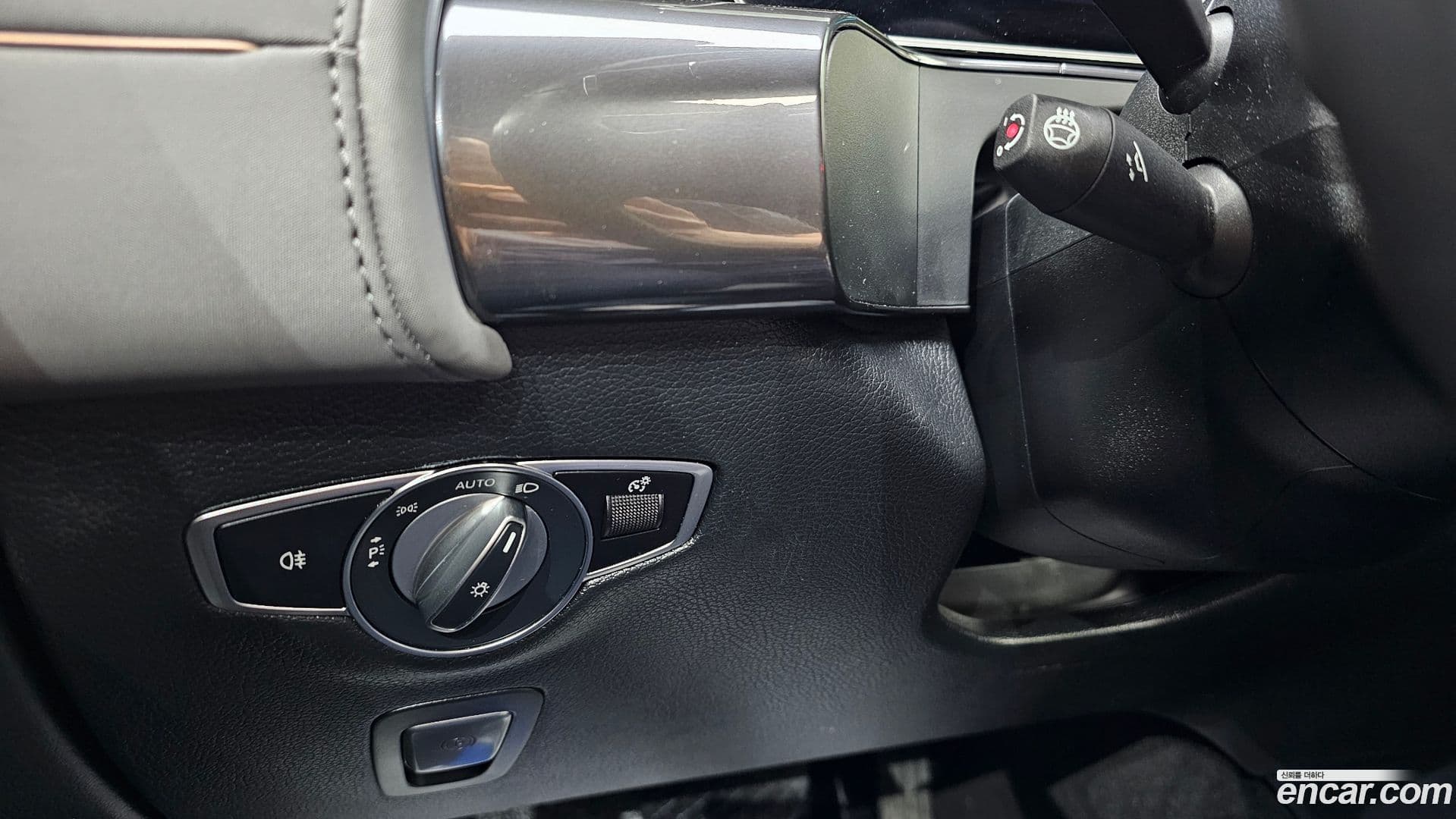 Main__Slider__Photo:EQC Mercedes-Benz 2020.10-17