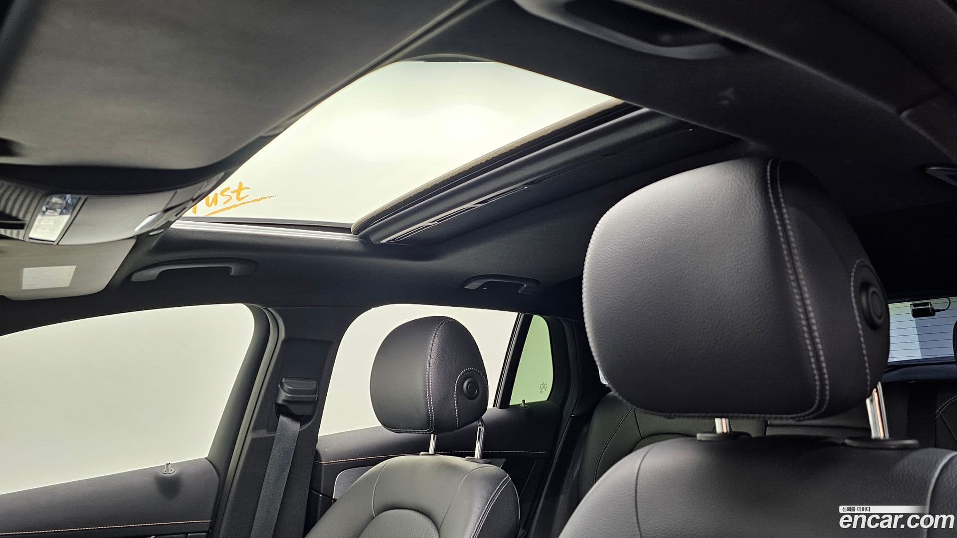 Main__Slider__Photo:EQC Mercedes-Benz 2020.10-18