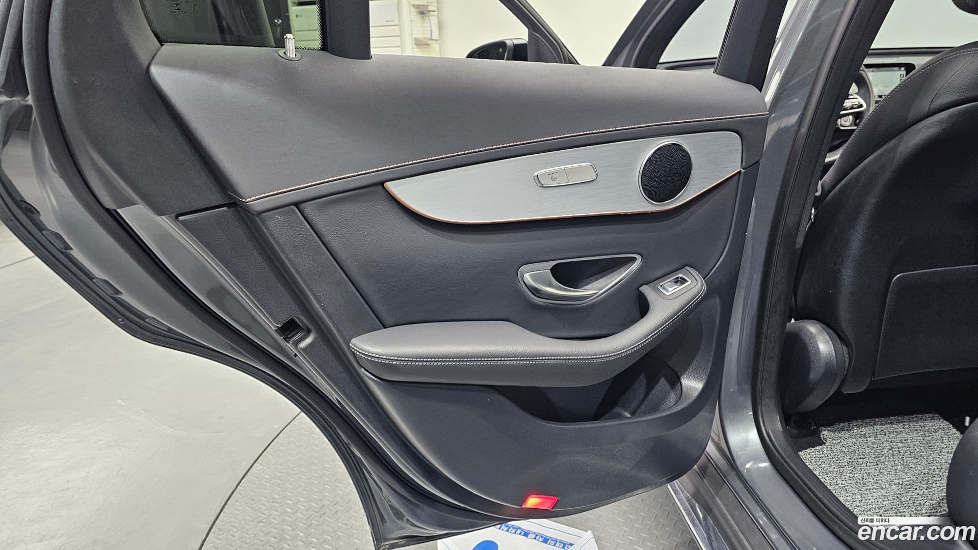 Main__Slider__Photo:EQC Mercedes-Benz 2020.10-24