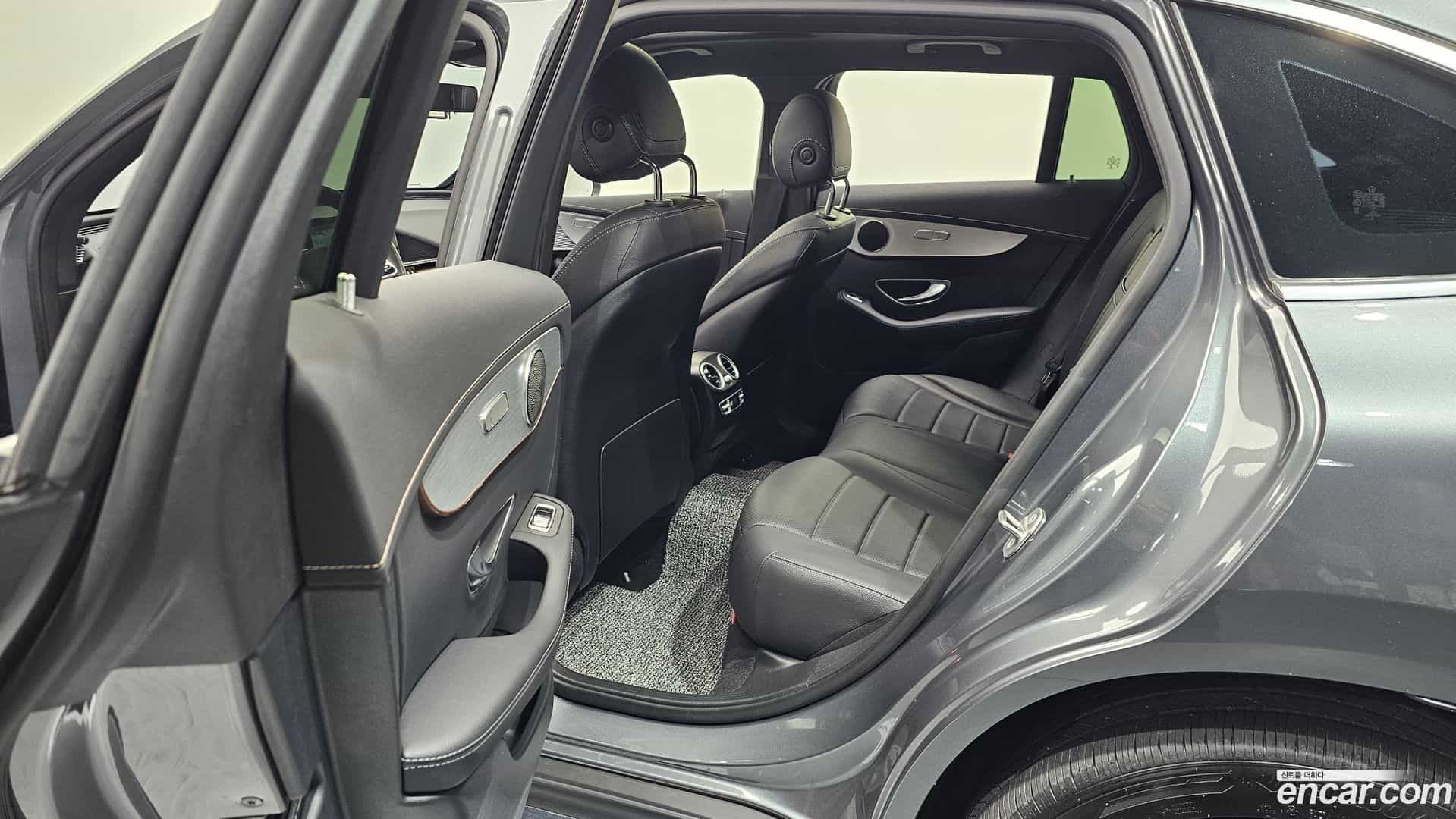 EQC Mercedes-Benz 2020.10-INNER-036