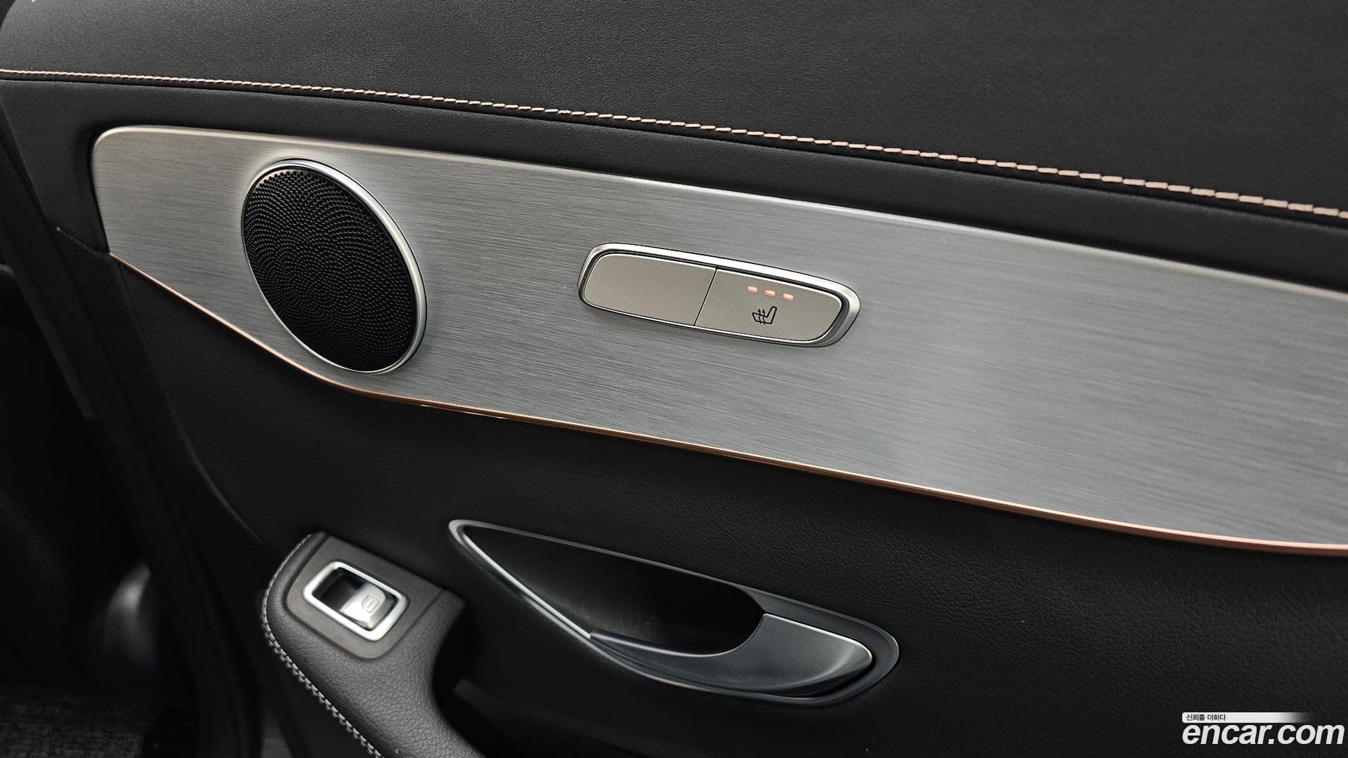 Main__Slider__Photo:EQC Mercedes-Benz 2020.10-26