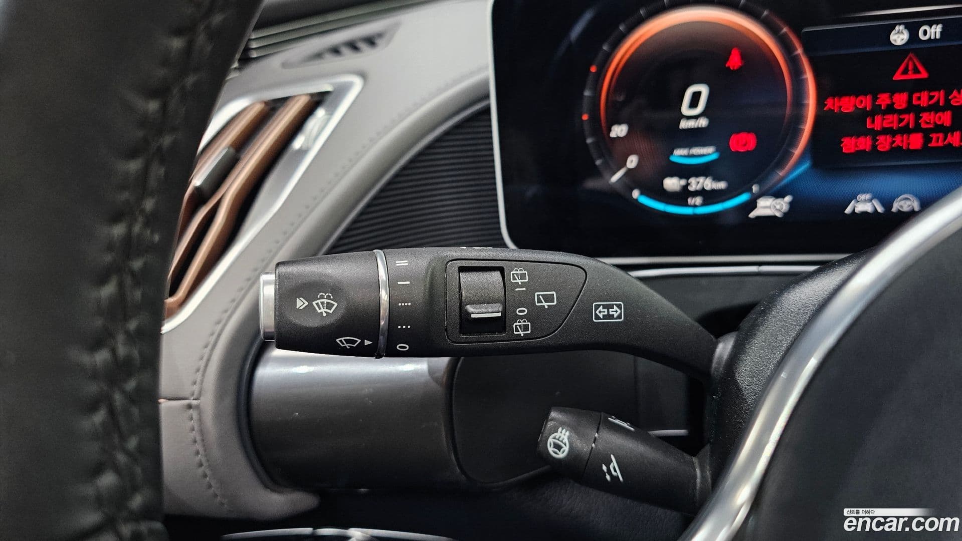 Main__Slider__Photo:EQC Mercedes-Benz 2020.10-28