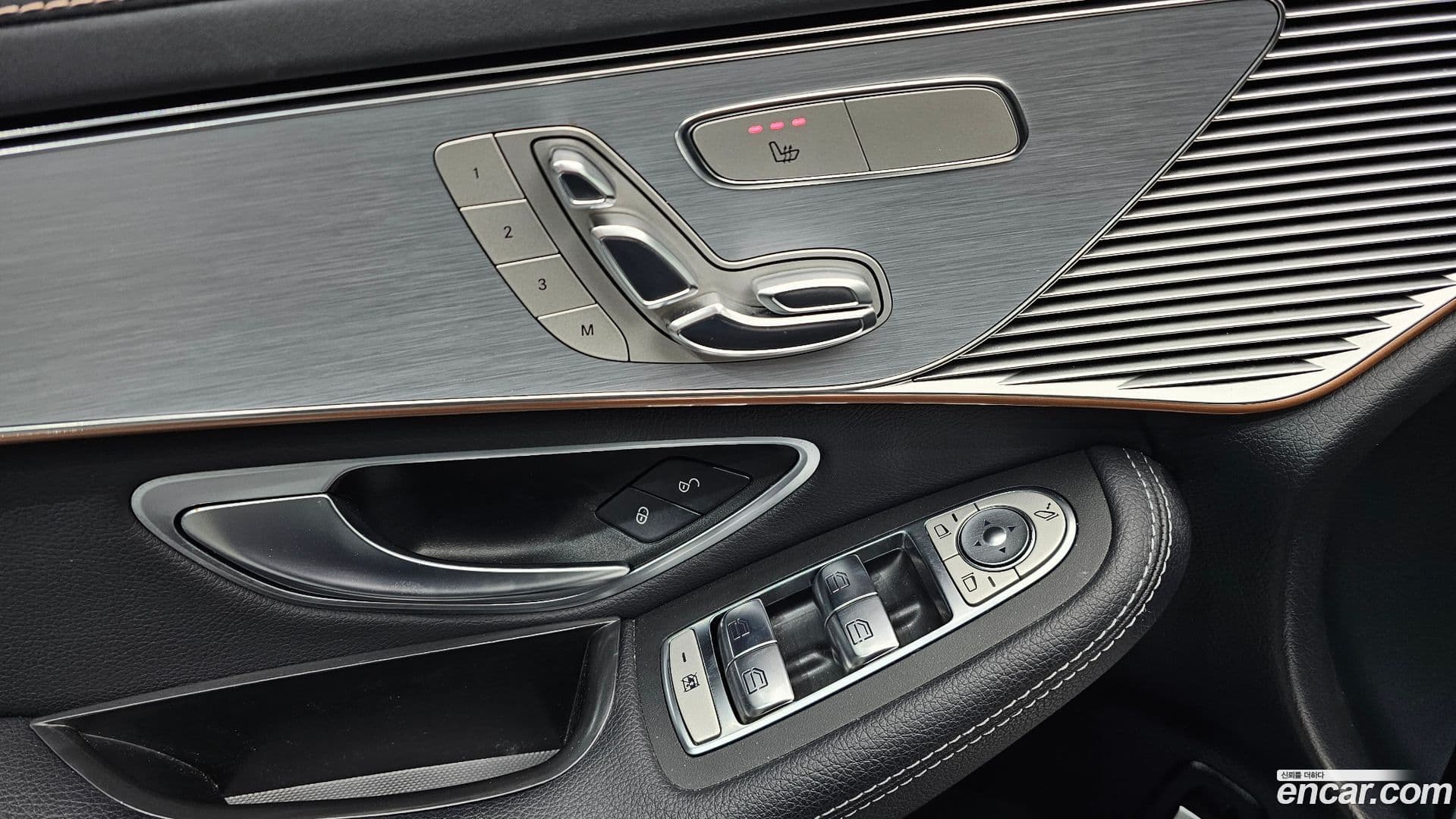 Main__Slider__Photo:EQC Mercedes-Benz 2020.10-29