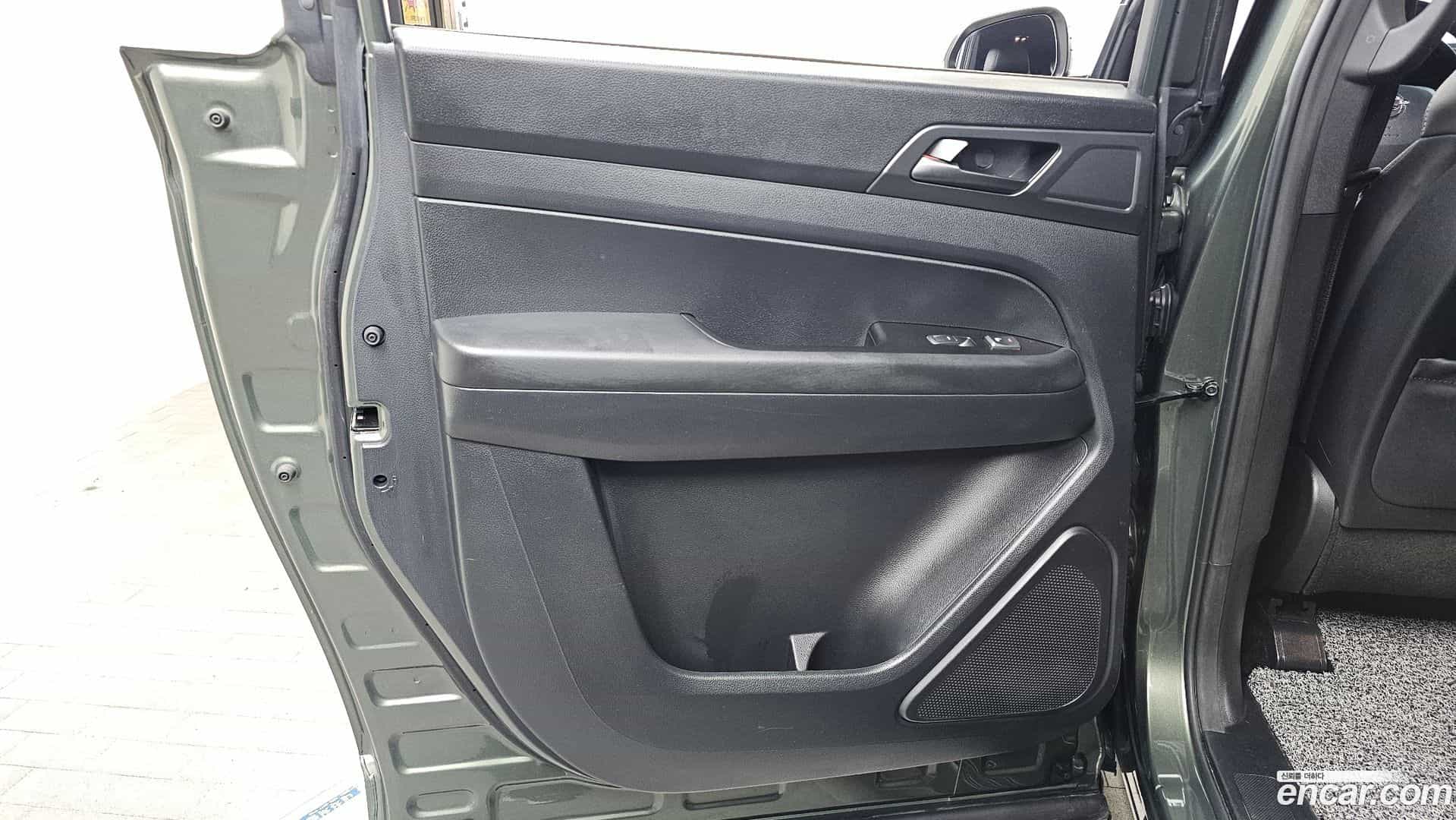 Rexton KG Mobility 2022.0-INNER-035