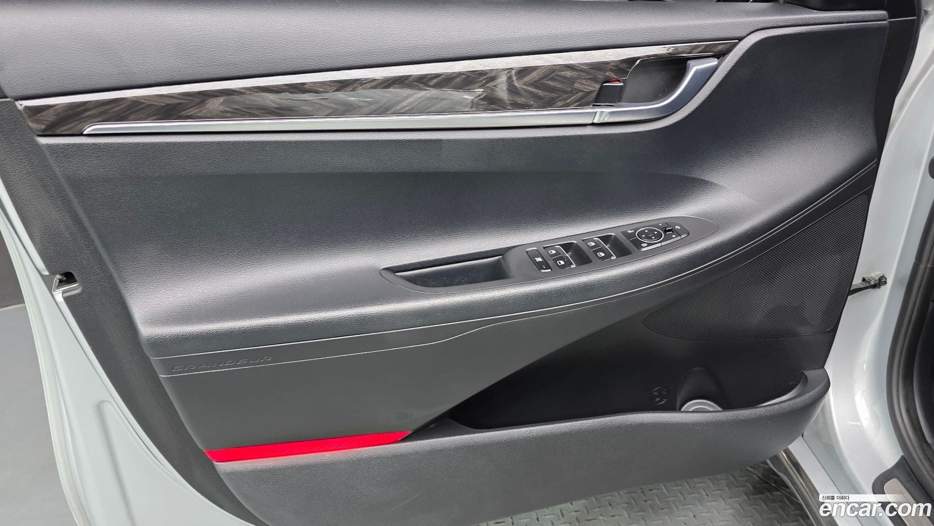 Main__Slider__Photo:Grandeur Hyundai 2019.0-23