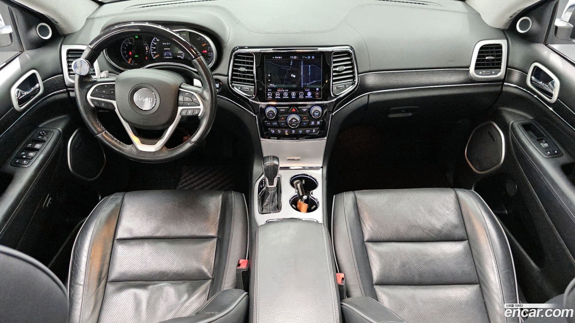 Main__Slider__Photo:Cherokee Jeep 2020.3-6