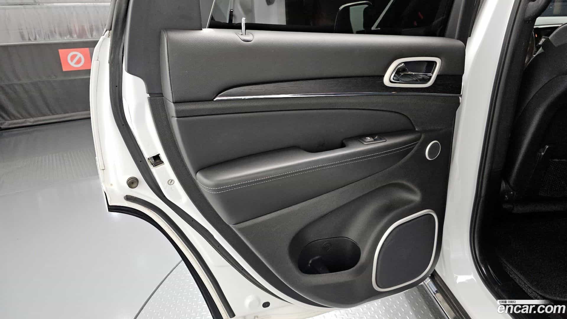 Cherokee Jeep 2020.3-INNER-035