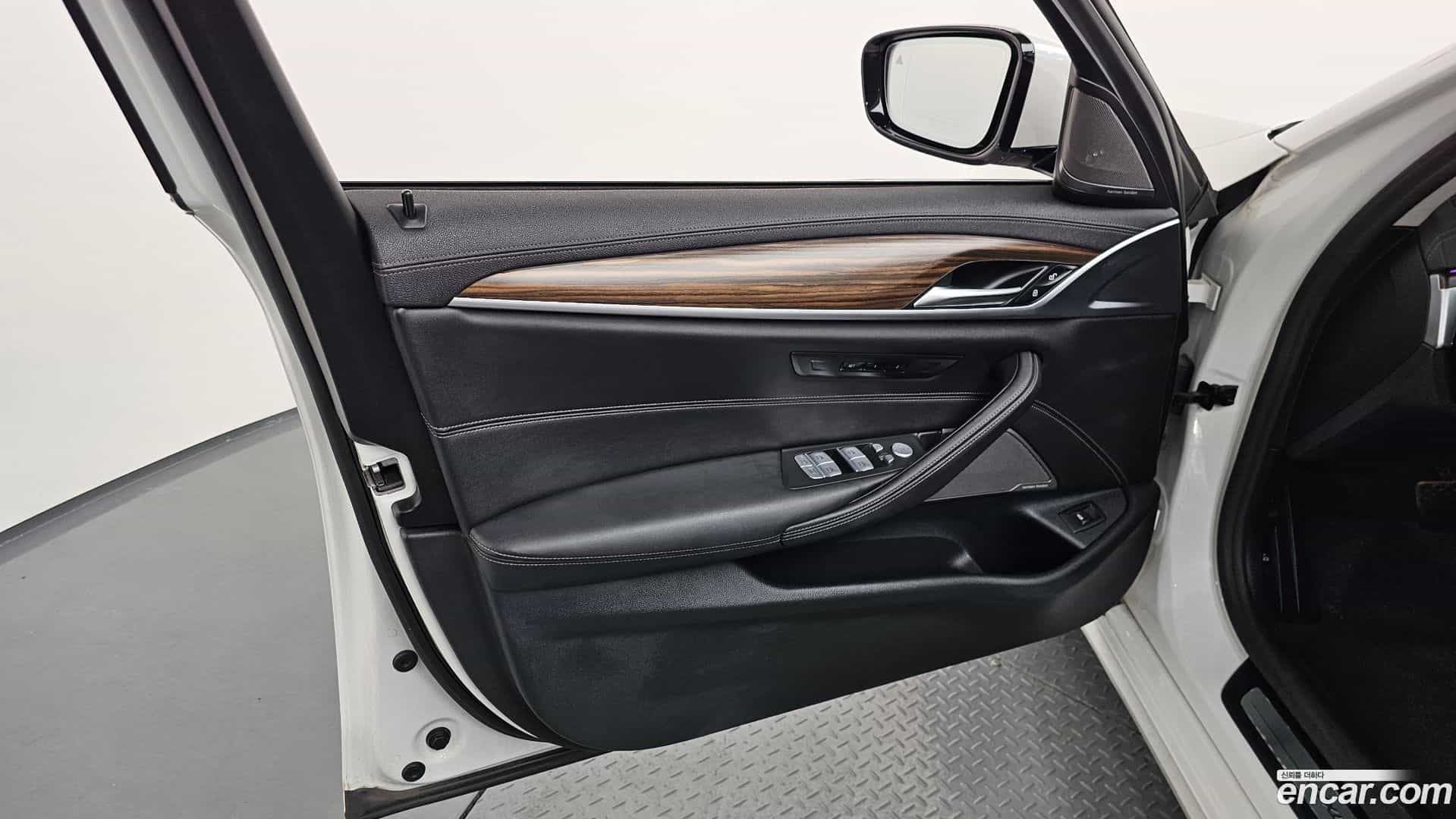 5-Series BMW 2022.9-INNER-034