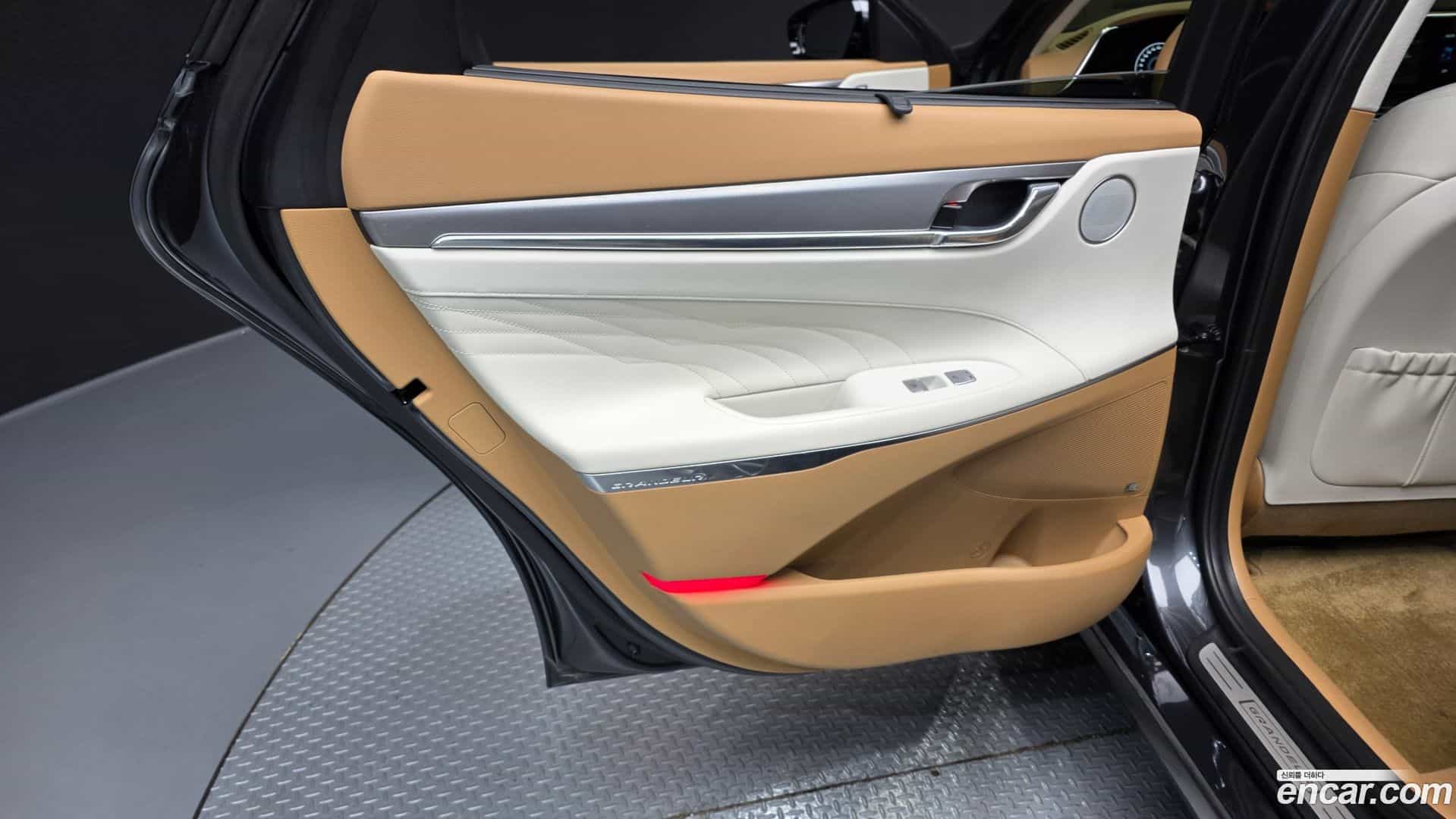 Grandeur Hyundai 2022.3-INNER-035