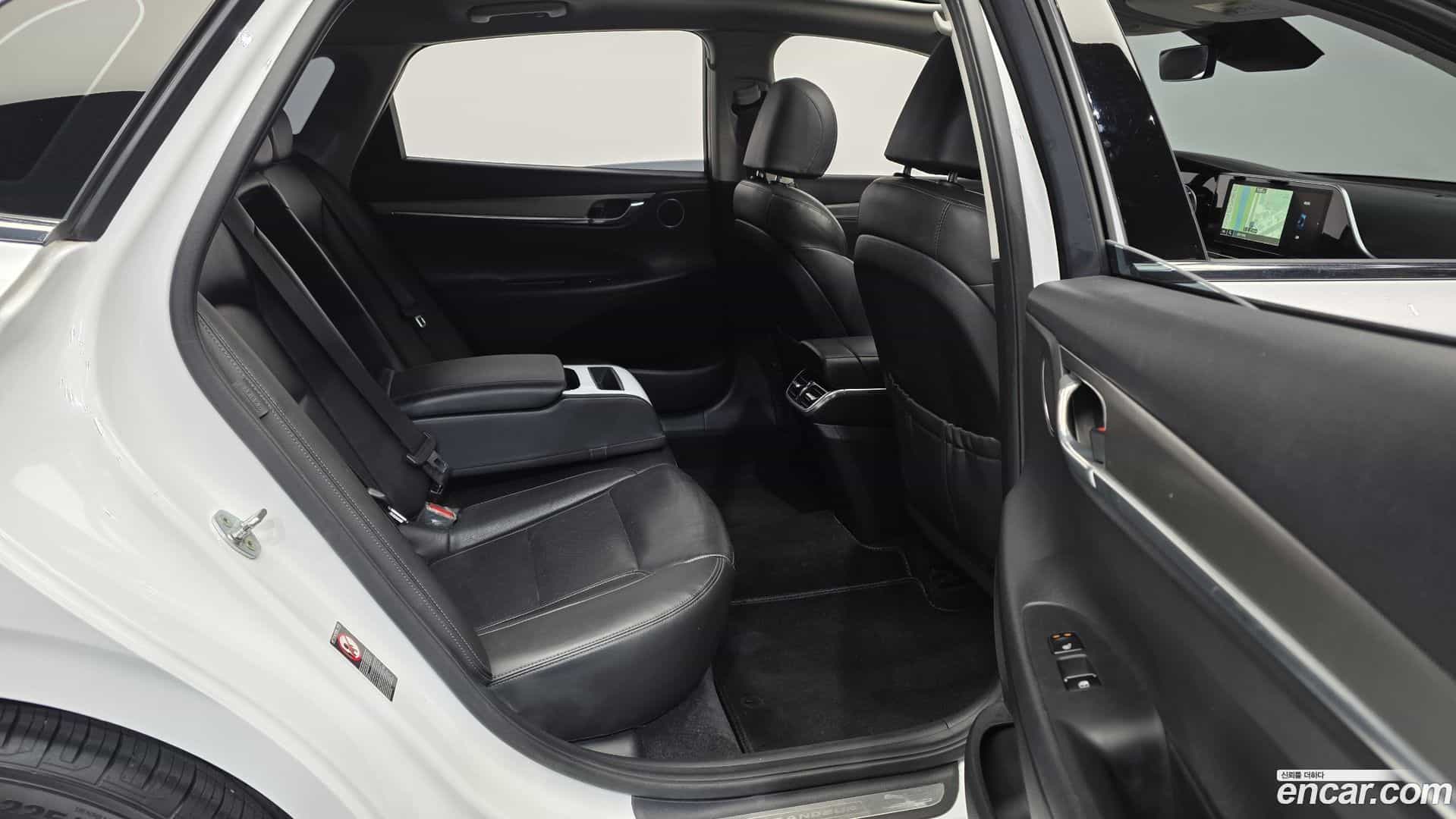 Grandeur Hyundai 2021.1-OPTION-016