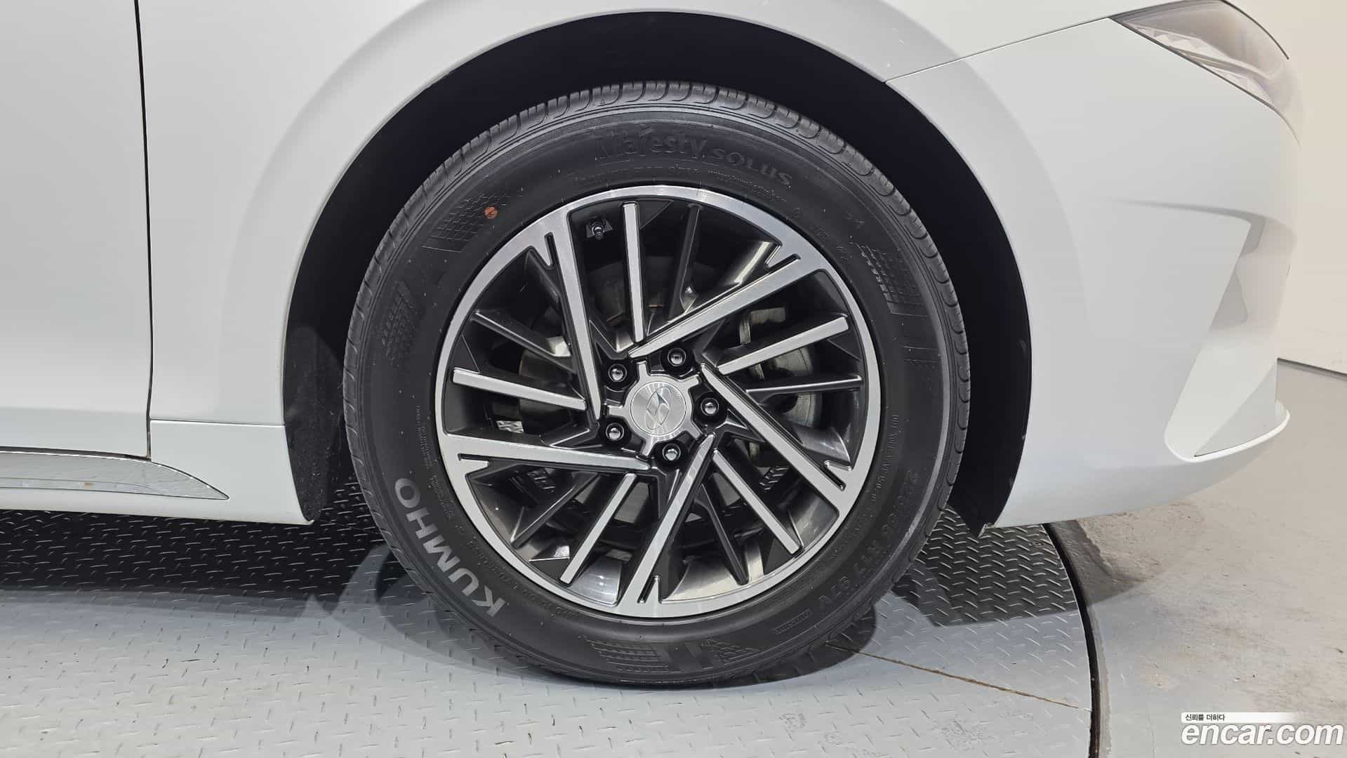 Grandeur Hyundai 2021.1-OUTER-031
