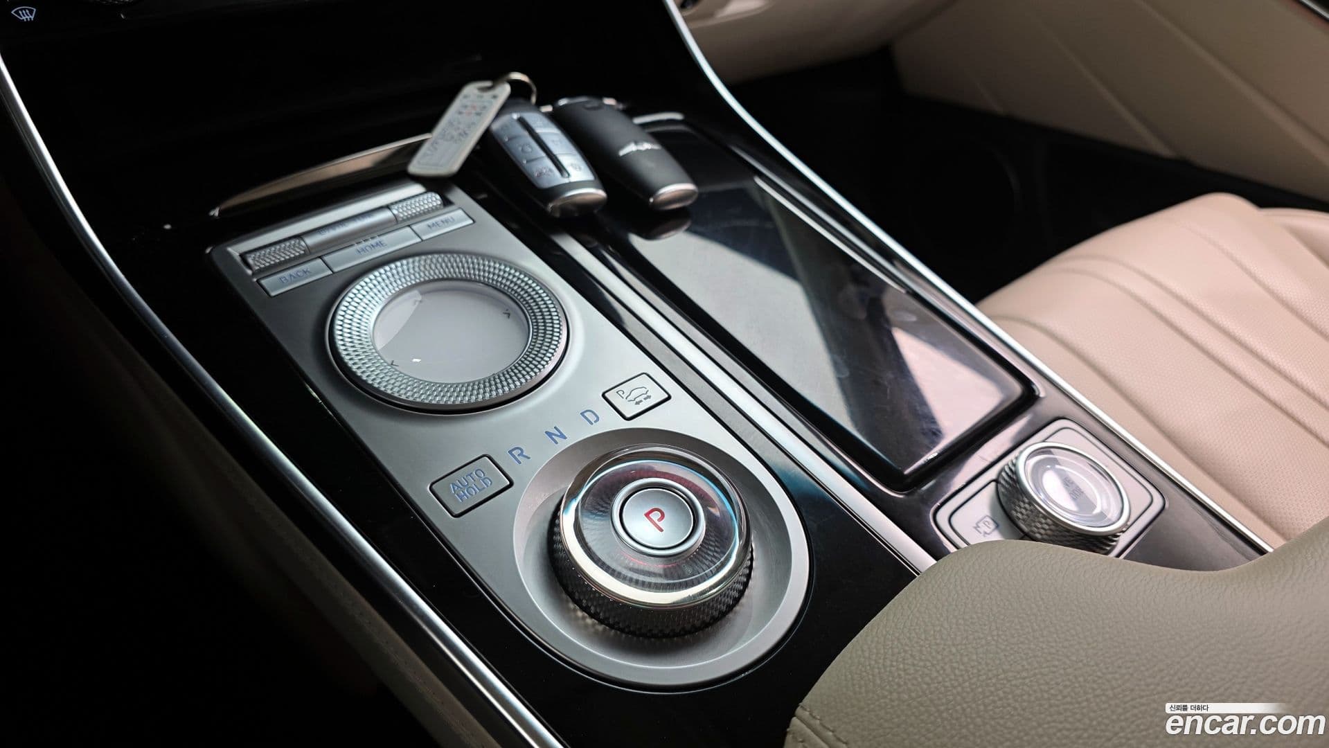 Main__Slider__Photo:GV80 Genesis 2020.4-8