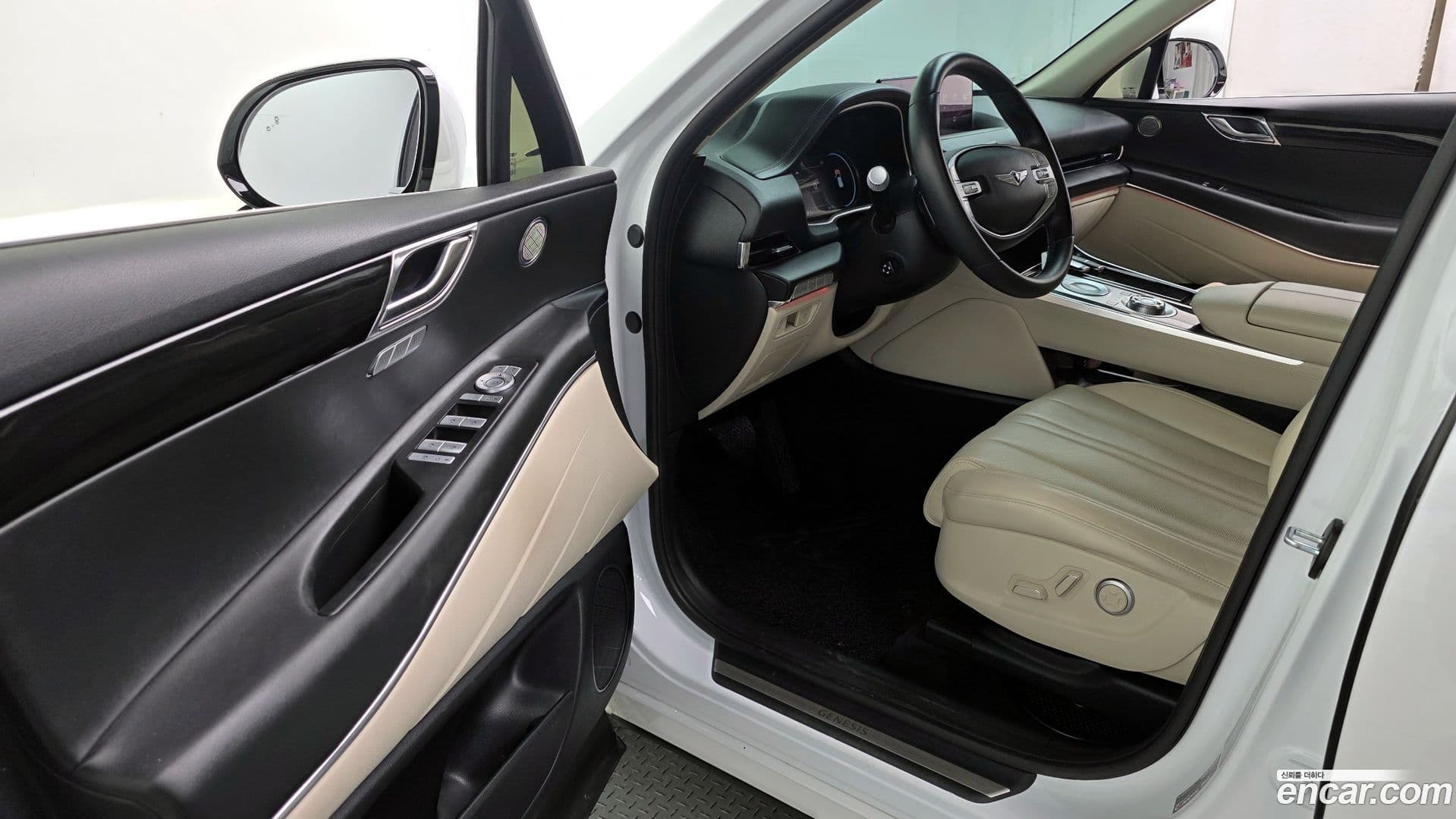 Main__Slider__Photo:GV80 Genesis 2020.4-9