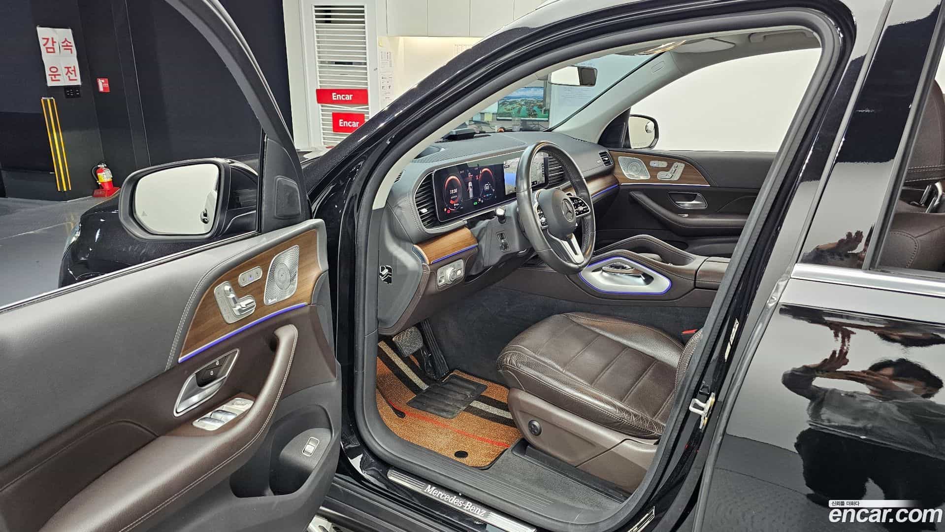 GLE-Class Mercedes-Benz 2019.9-INNER-010