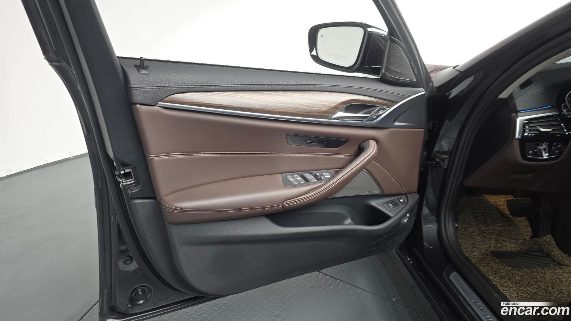 Main__Slider__Photo:5-Series BMW 2022.7-23
