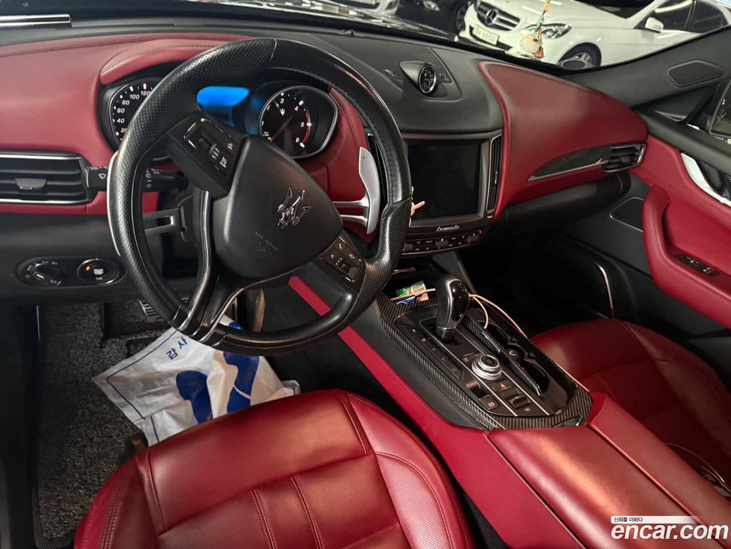 Levante Maserati 2017.1-INNER-007