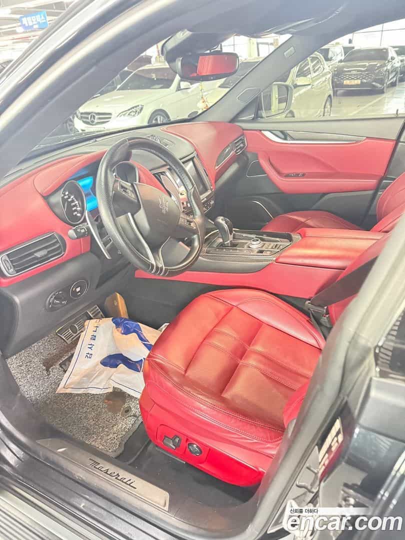 Levante Maserati 2017.1-INNER-008