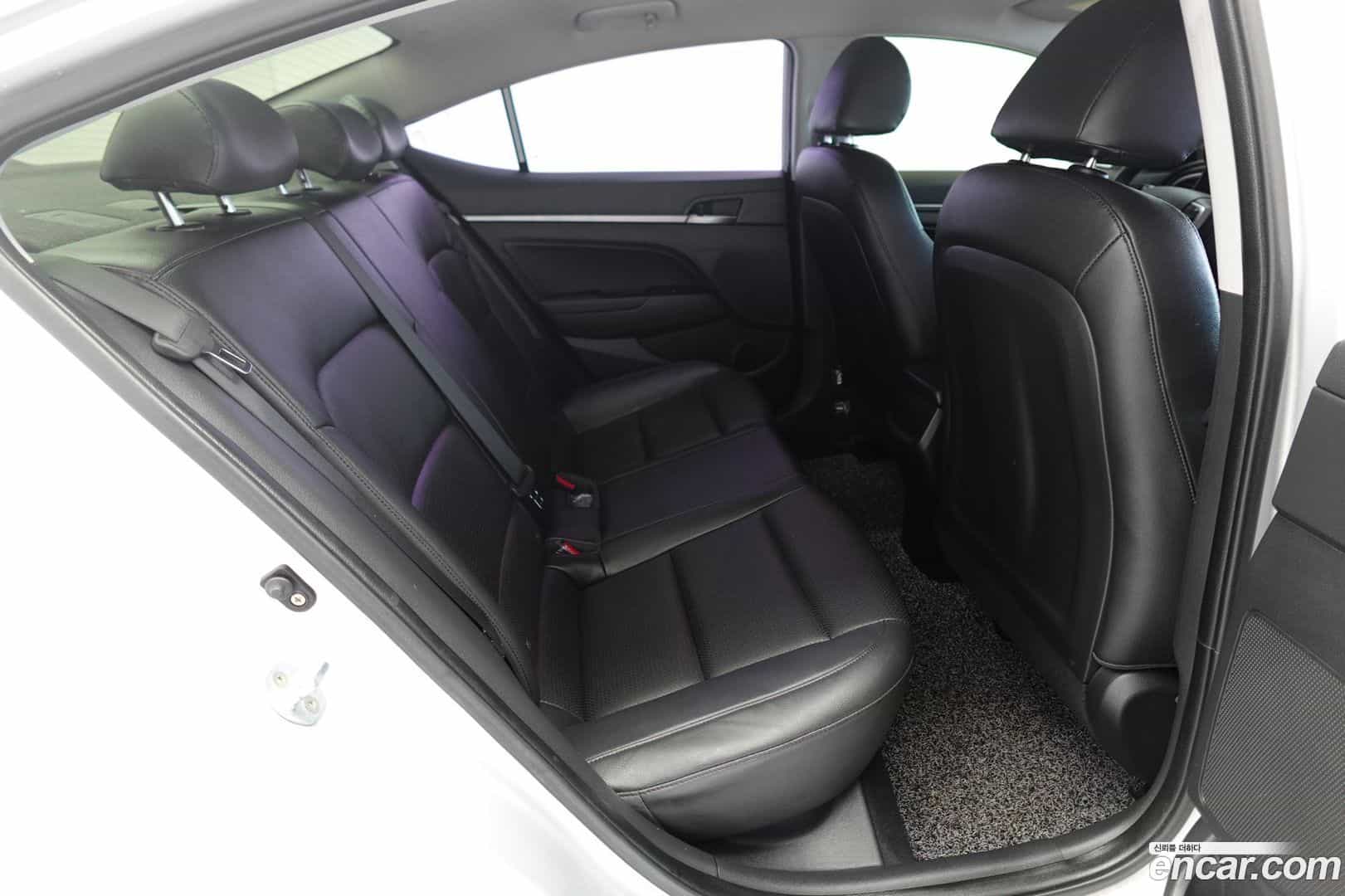 AVANTE Hyundai 2018.5-OPTION-023