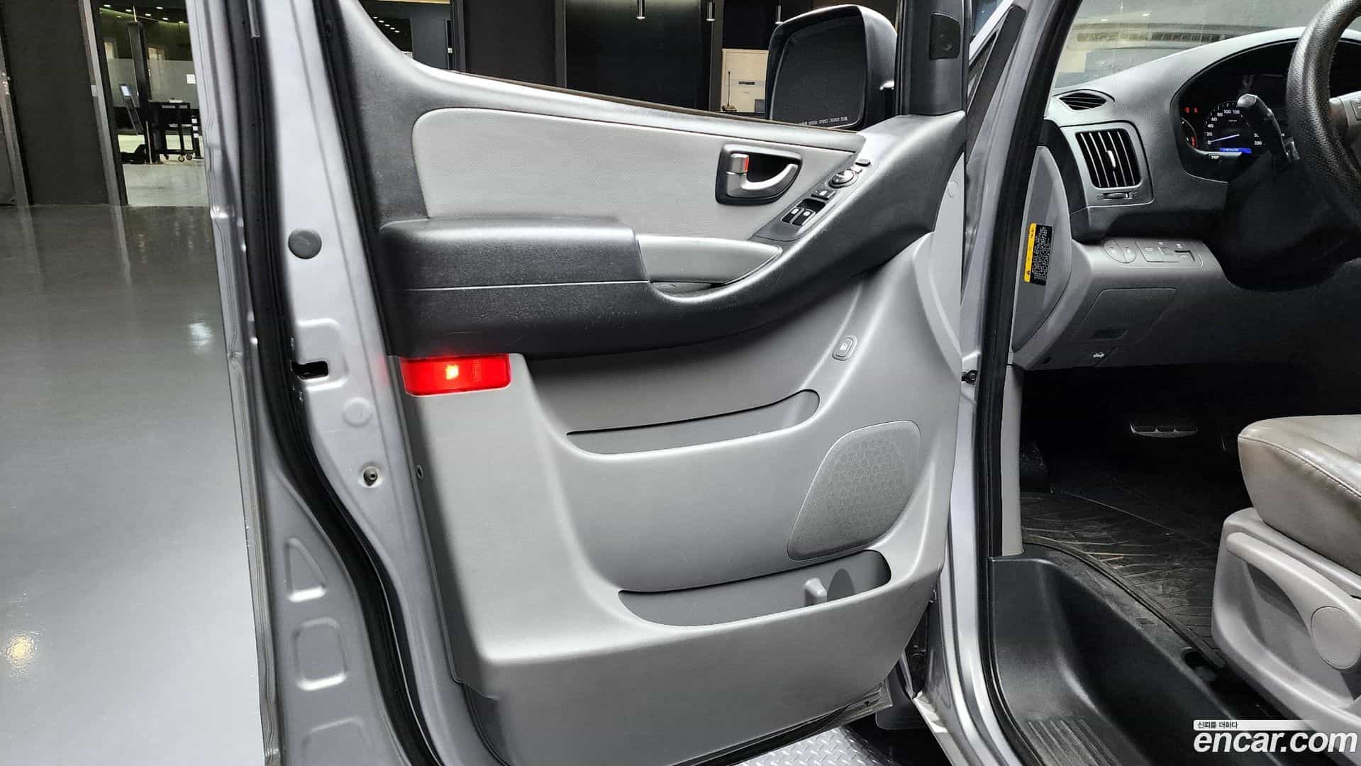 Starex Hyundai 2018.11-INNER-034