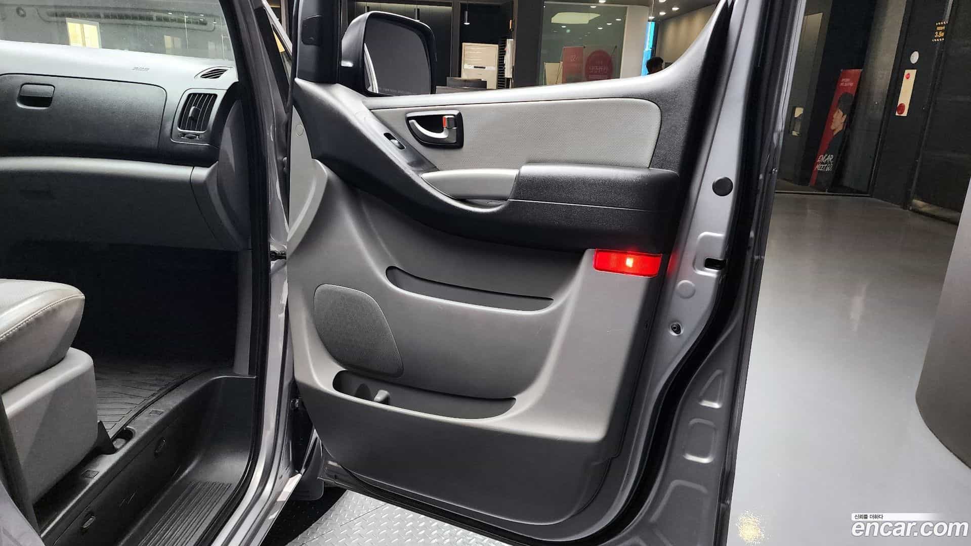 Starex Hyundai 2018.11-INNER-035