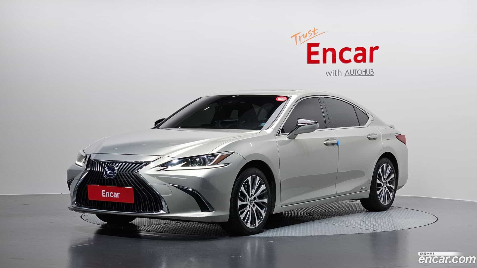 ES Lexus 2018.9-OUTER-001