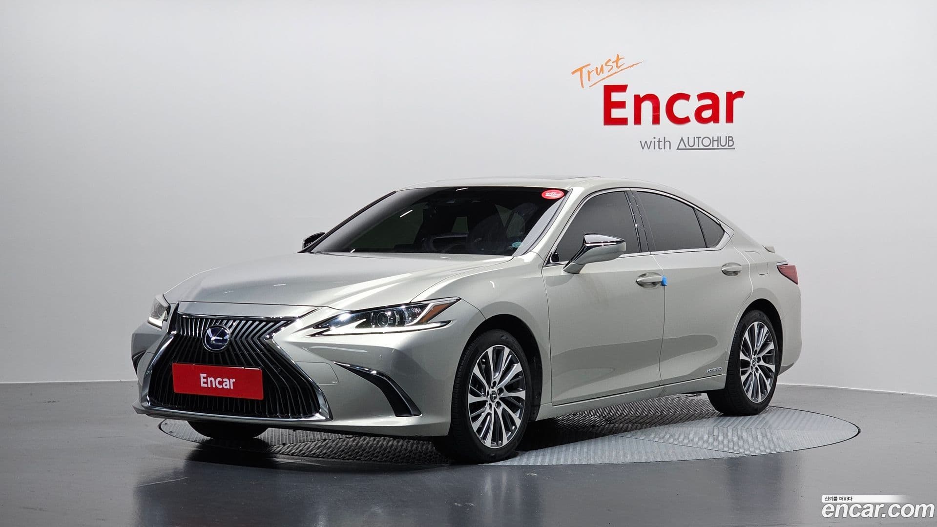 Main__Slider__Photo:ES Lexus 2018.9-0