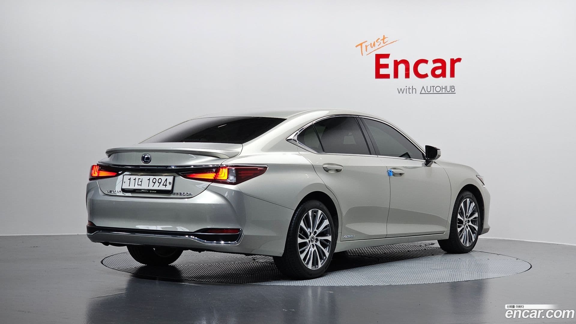 Main__Slider__Photo:ES Lexus 2018.9-1
