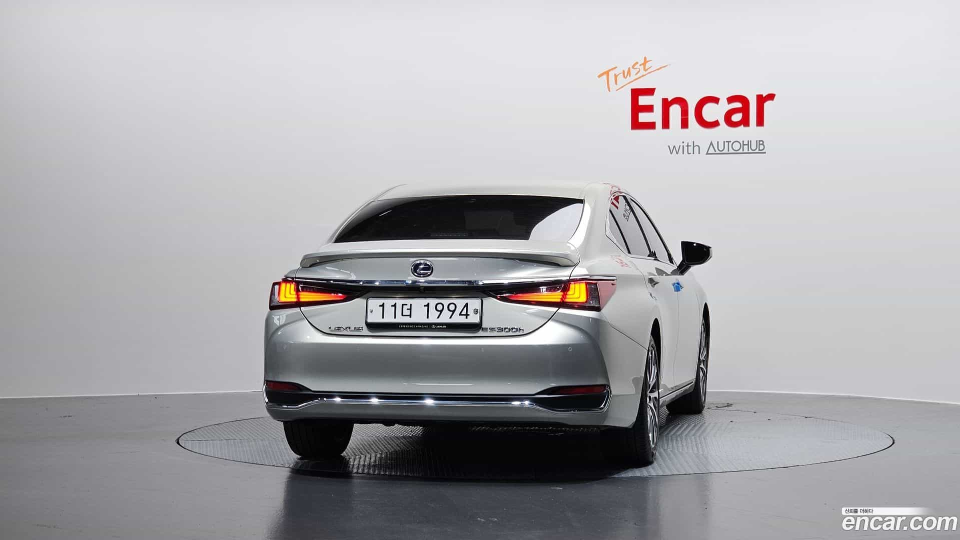 ES Lexus 2018.9-OUTER-004