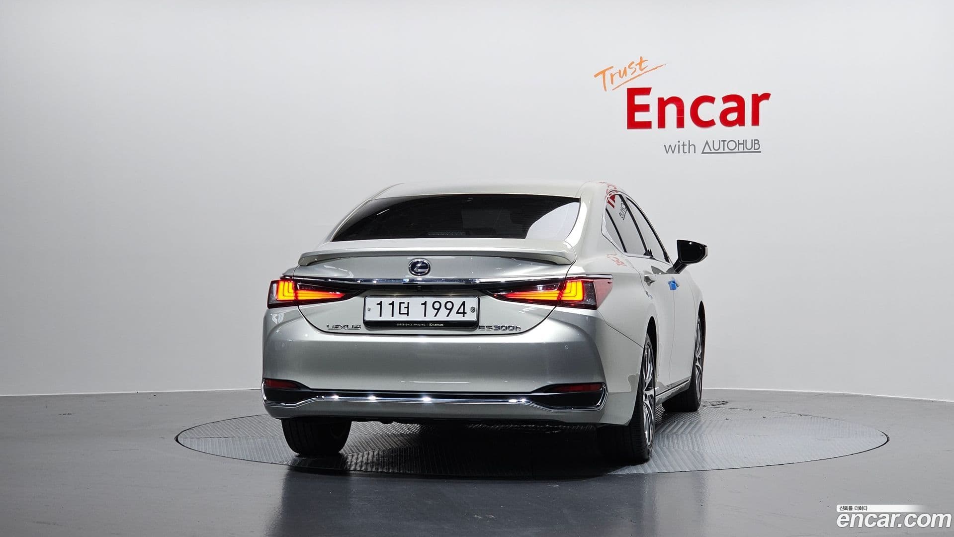Main__Slider__Photo:ES Lexus 2018.9-3