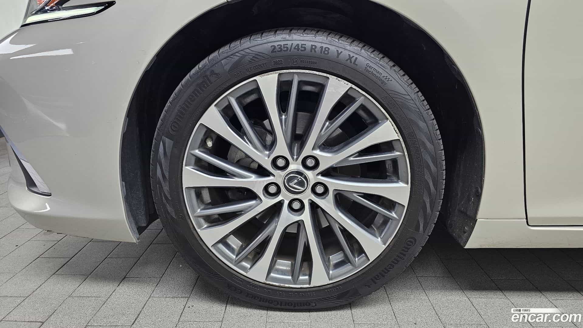 ES Lexus 2018.9-OUTER-005