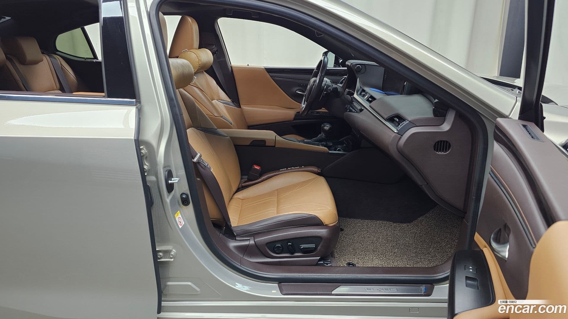 Main__Slider__Photo:ES Lexus 2018.9-10