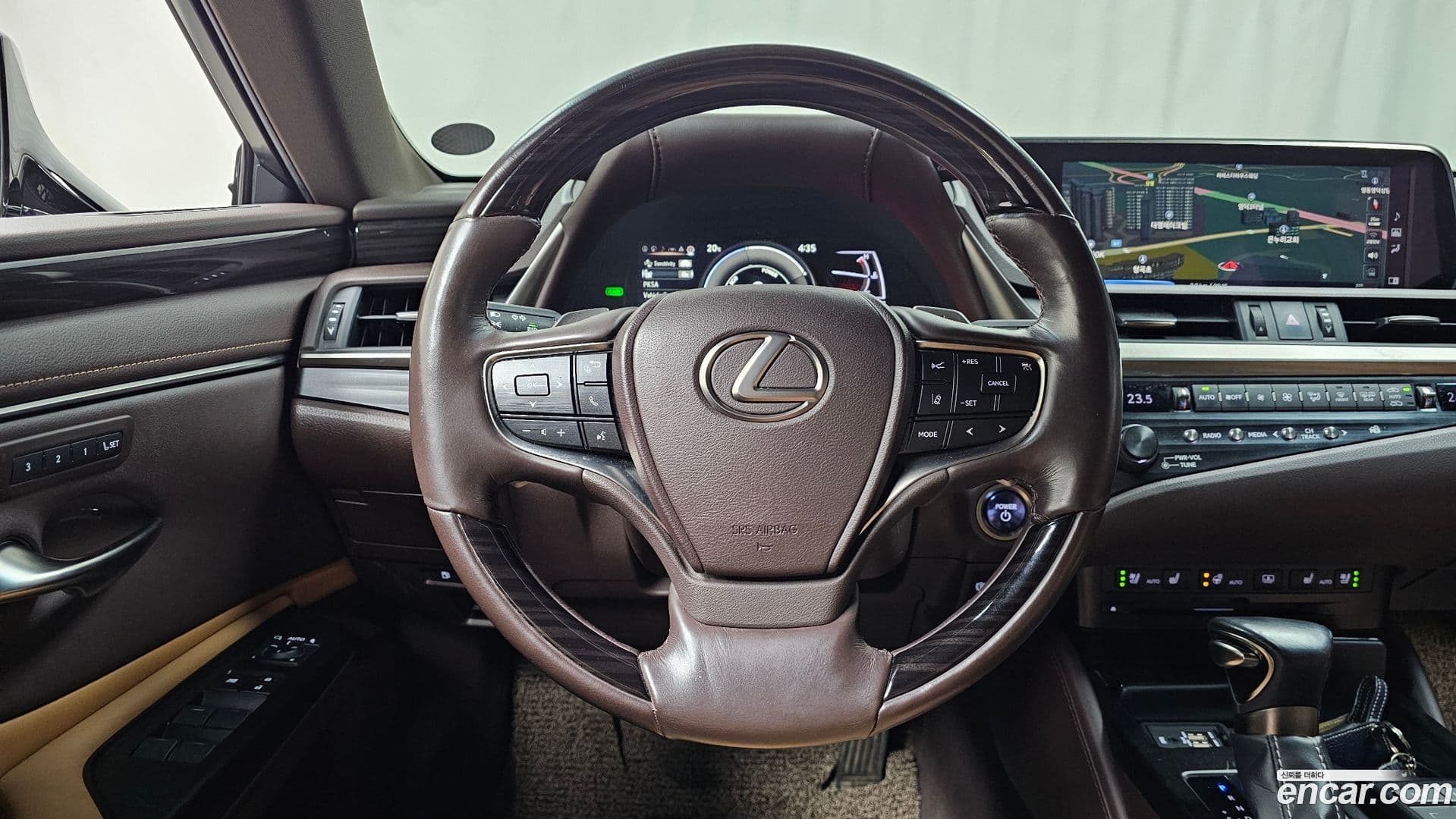 Main__Slider__Photo:ES Lexus 2018.9-12